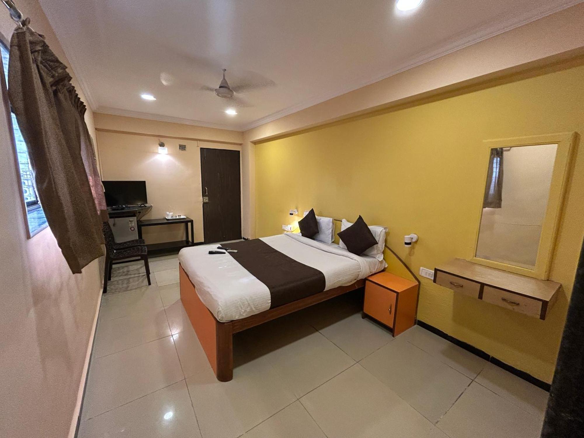 Lucky Service - Near Bkc * Mumbai