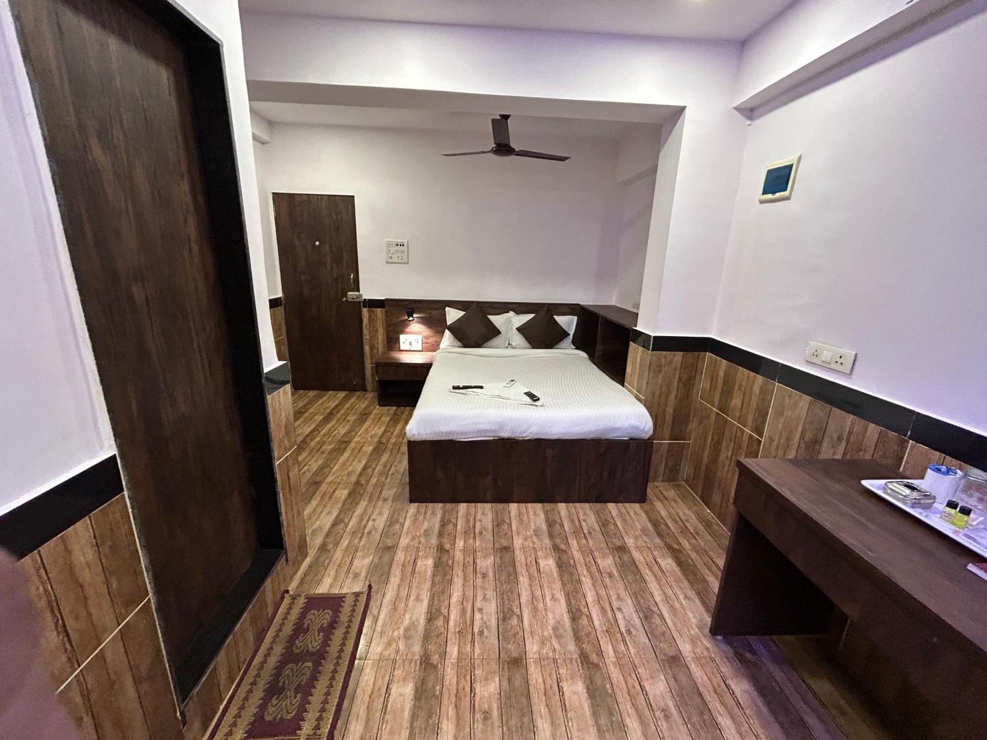 Lucky Service - Near Bkc Apartment Mumbai