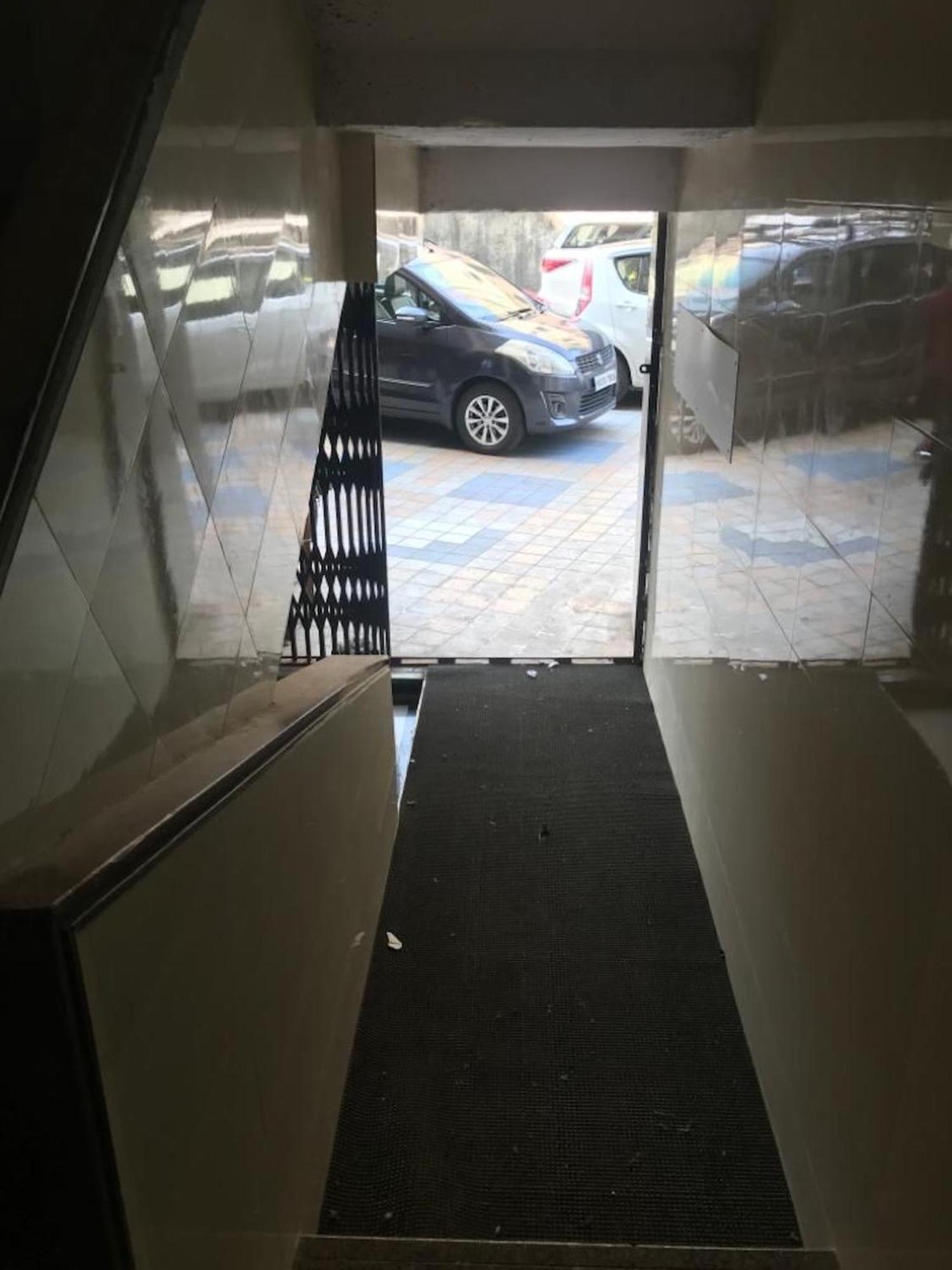 Lucky Service - Near Bkc *