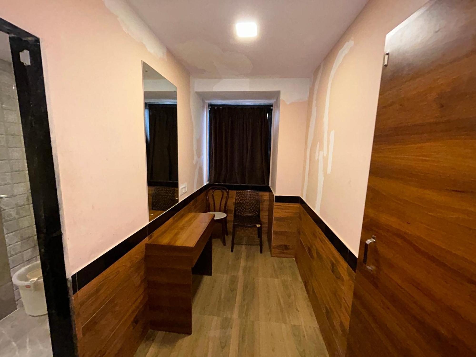 Lucky Service - Near Bkc Mumbai