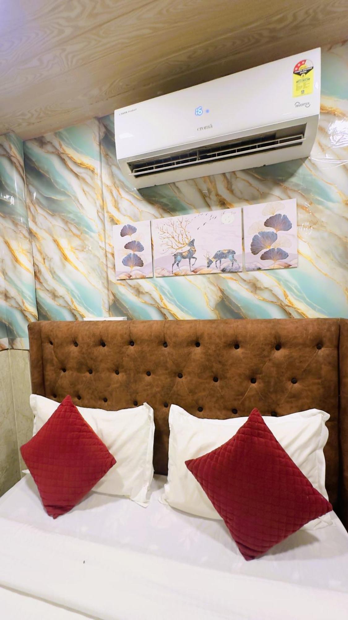 Newyork By Stayzy Hotel