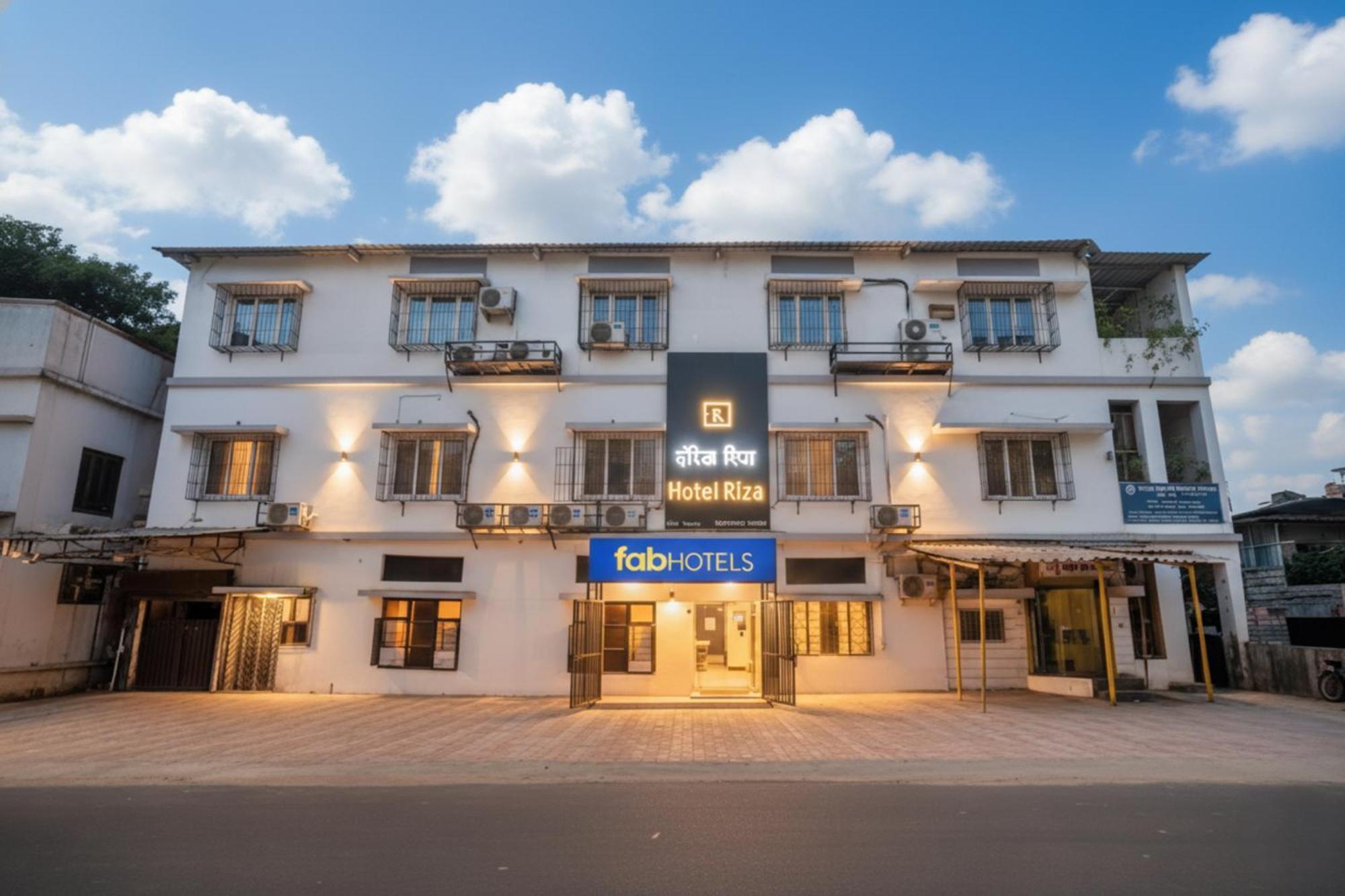 Fabhotel Riza International - Nr Nesco Exhibition Centre 3* Mumbai