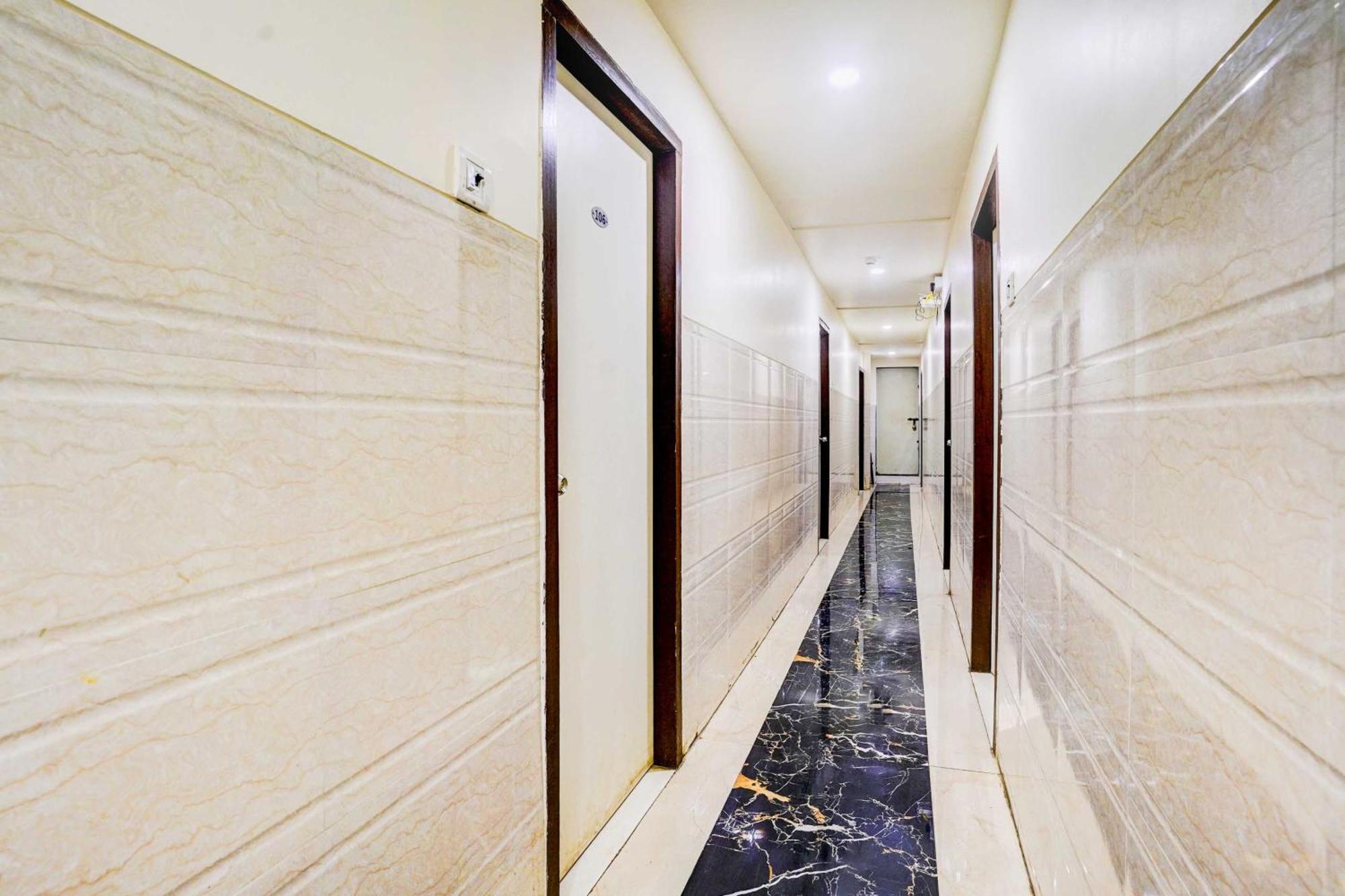 O Ulhasnagar Railway Station Hotel