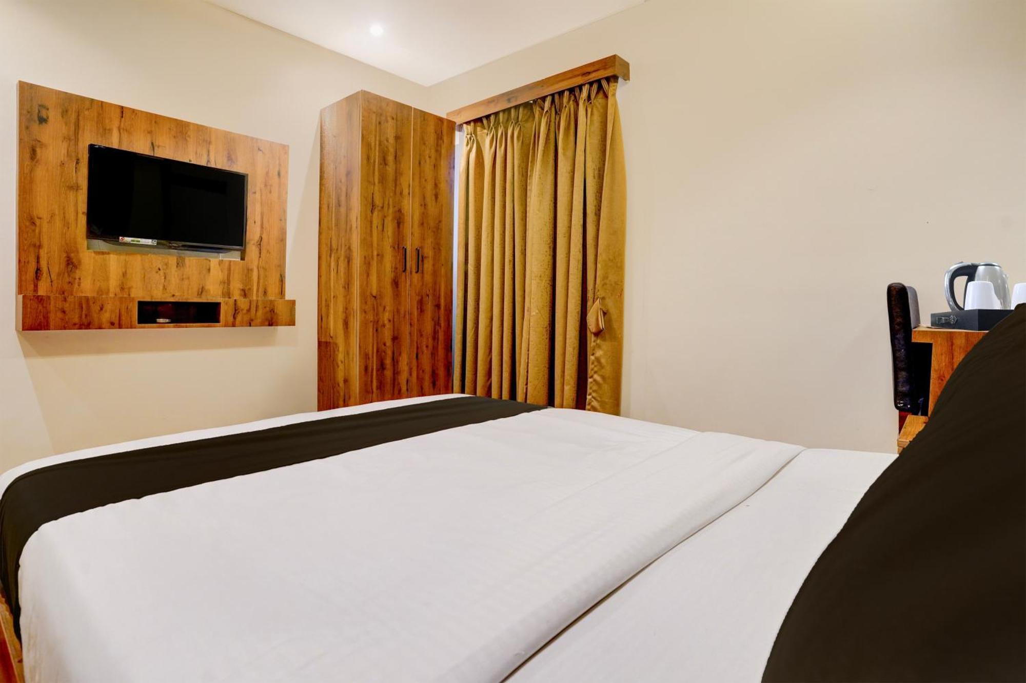 Super Townhouse Lbs Road Bkc Formerly Royal Palace 4* Mumbai