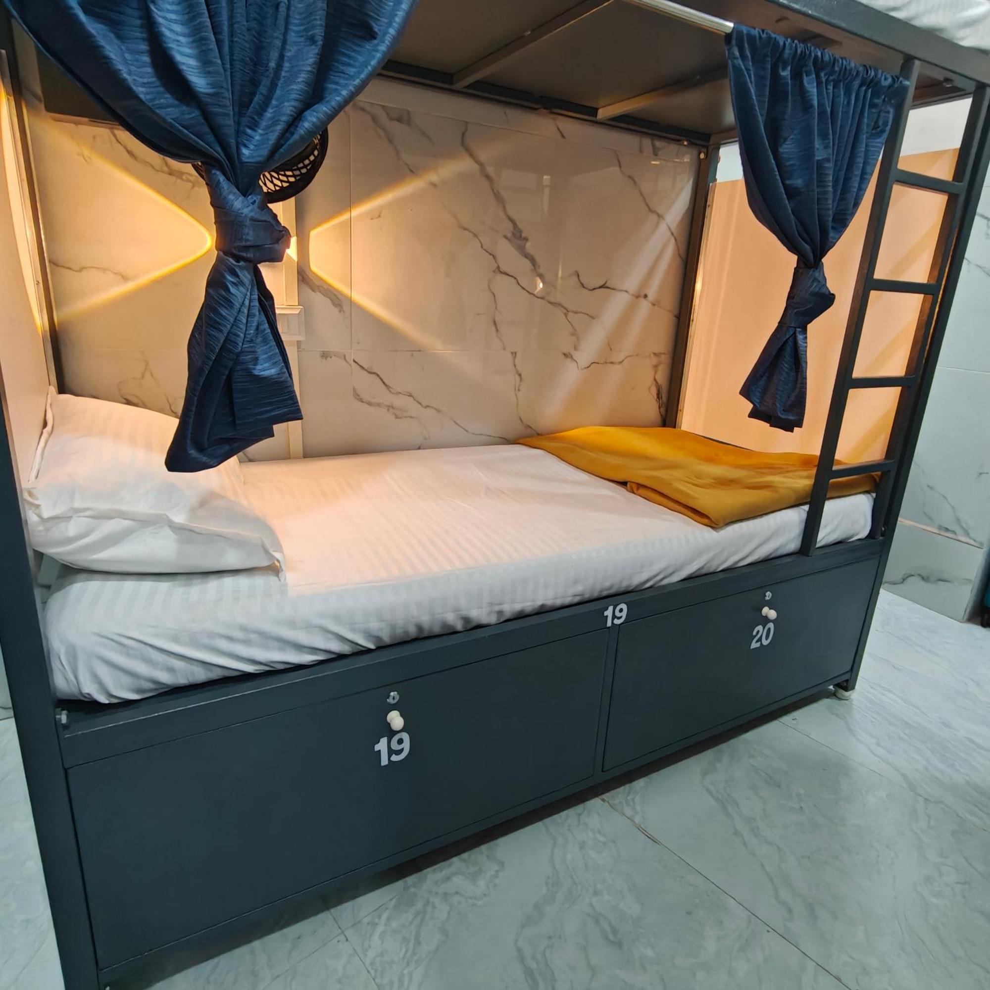 Hostel Basera And Separate For Group In Andheri East - Marol