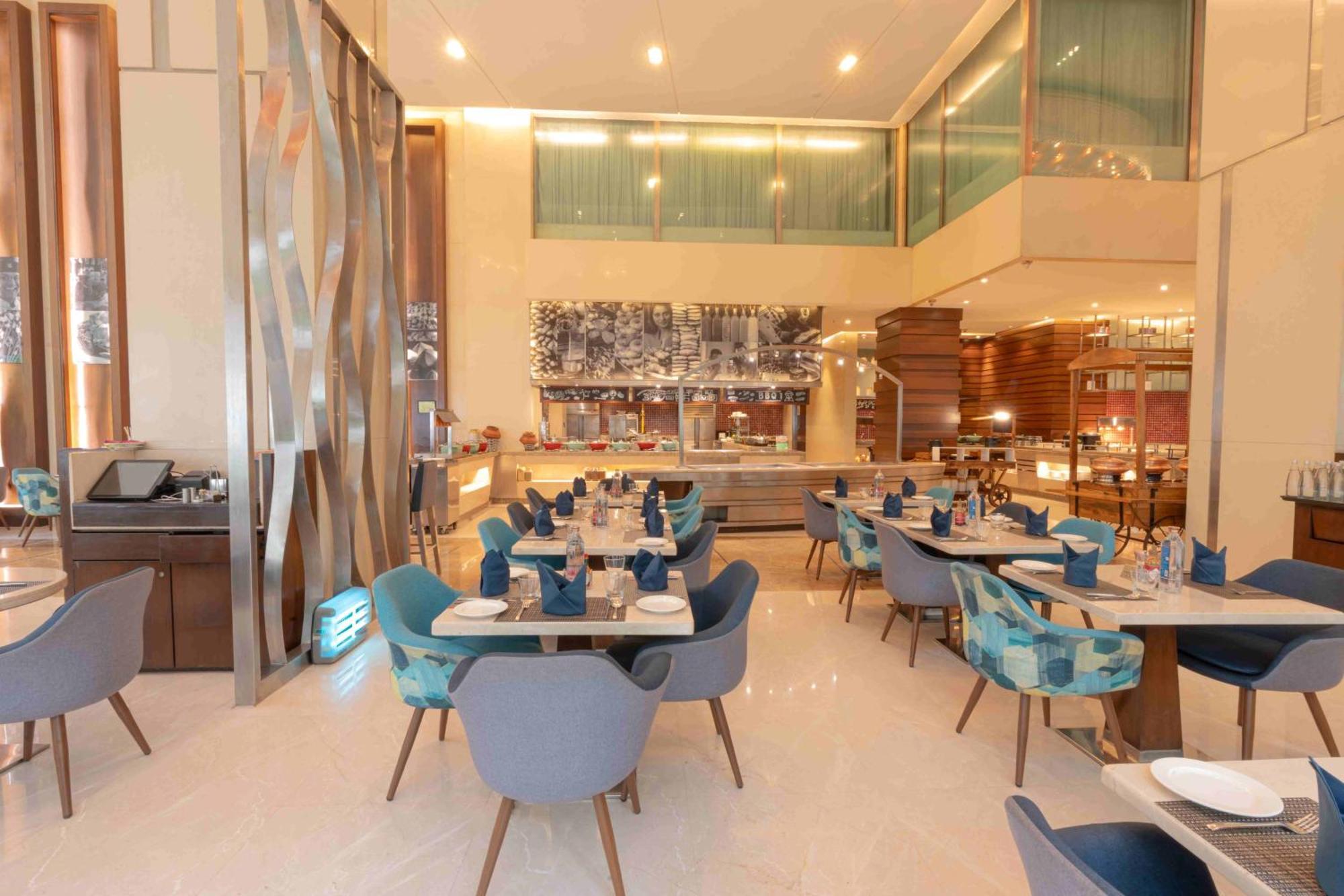 Hotel International Airport By Ihg 5*