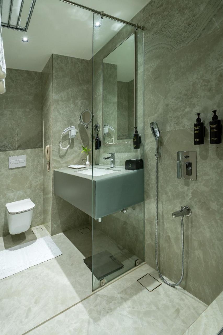 Kohinoor Continental, Airport Hotel 4*