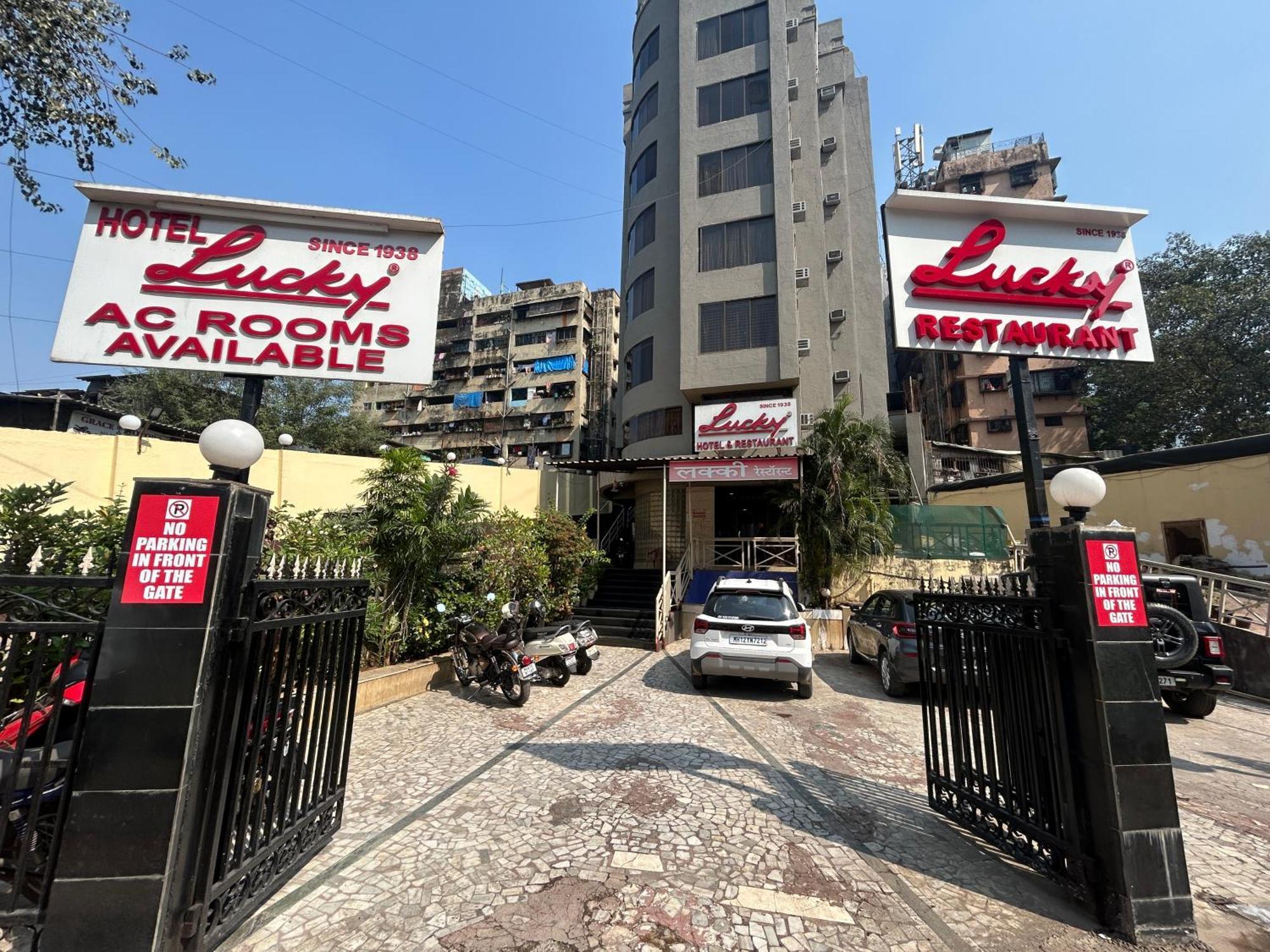 Lucky Goregaon Hotel 3*