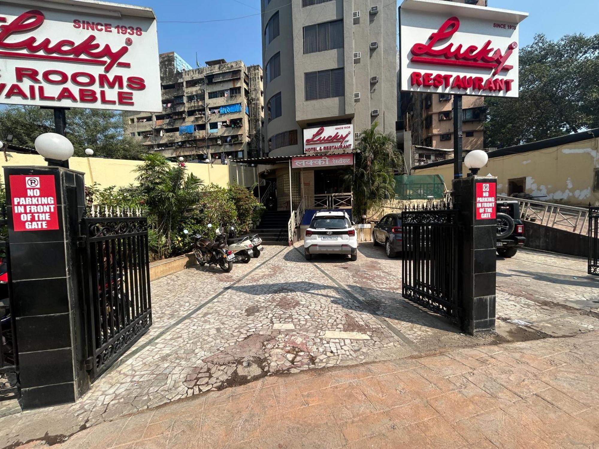 Hotel Lucky Goregaon 3*