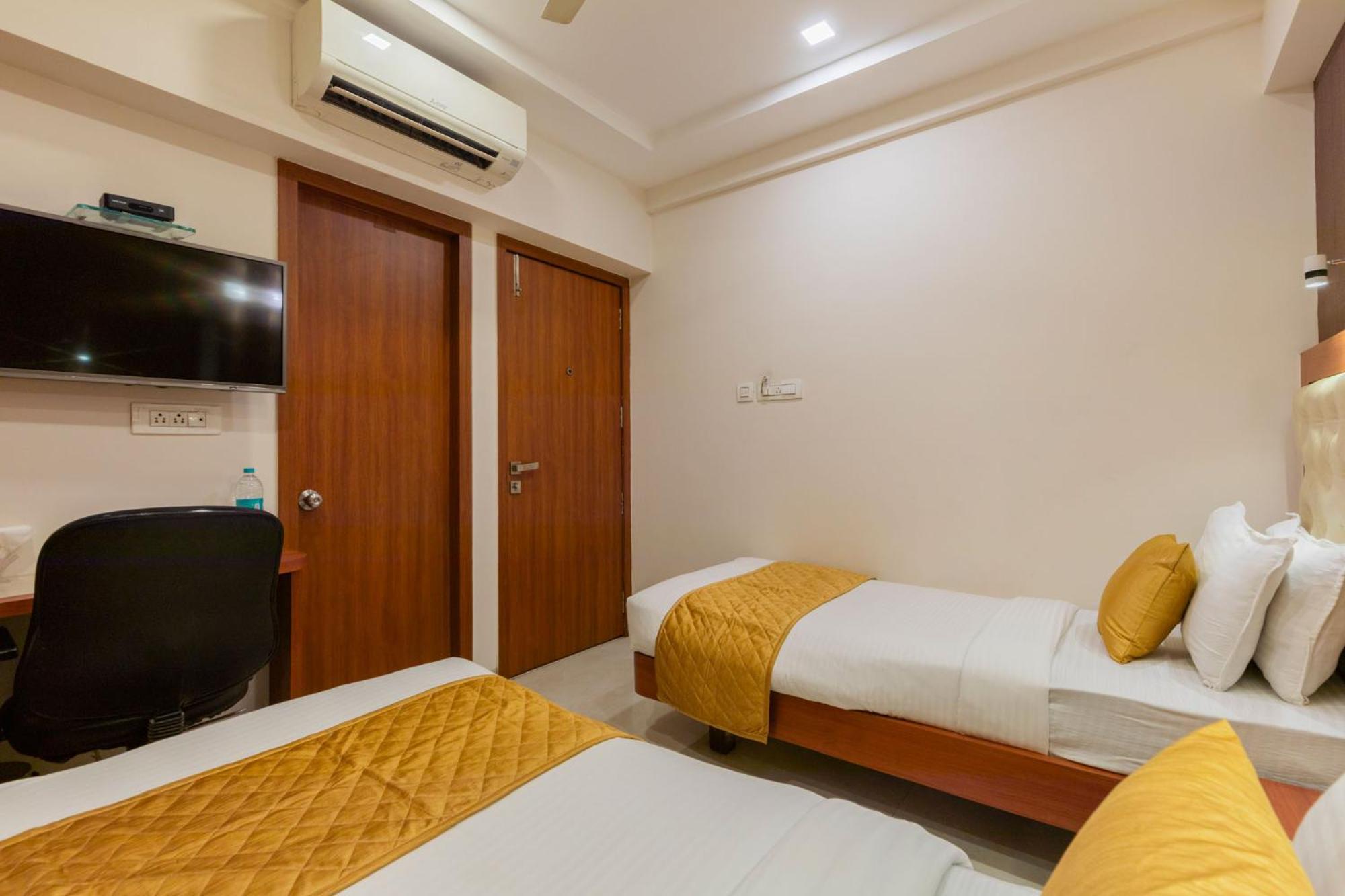 Lords, Hotel Mumbai