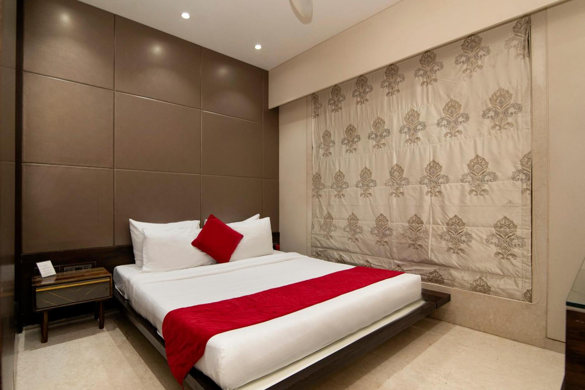 Theory9 Premium Service Khar Apartment Mumbai