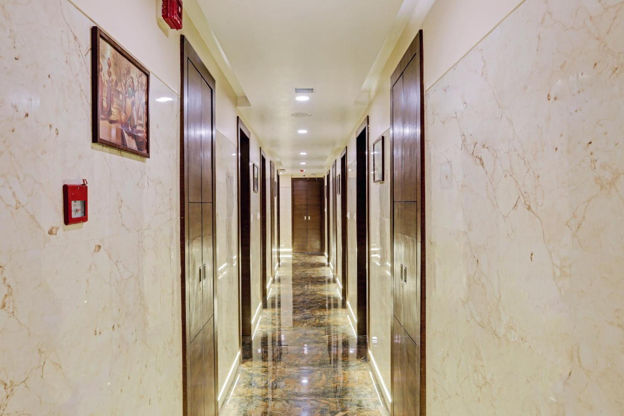 Collection O Vertigo Suite Hotel