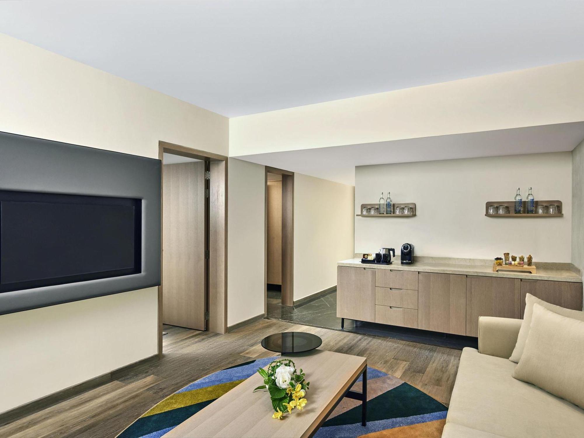 Hotel Novotel International Airport 5*