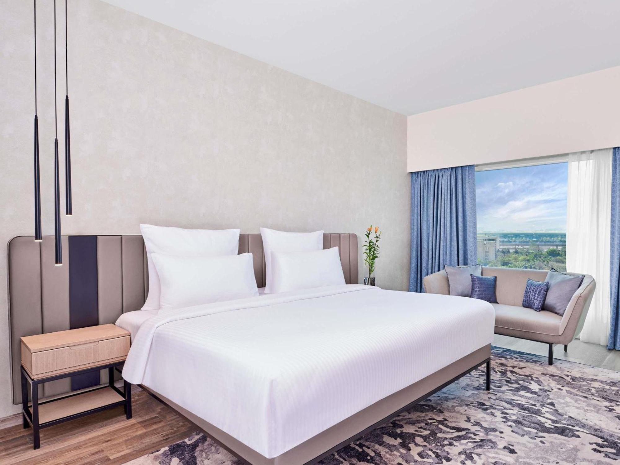 Novotel International Airport 5*
