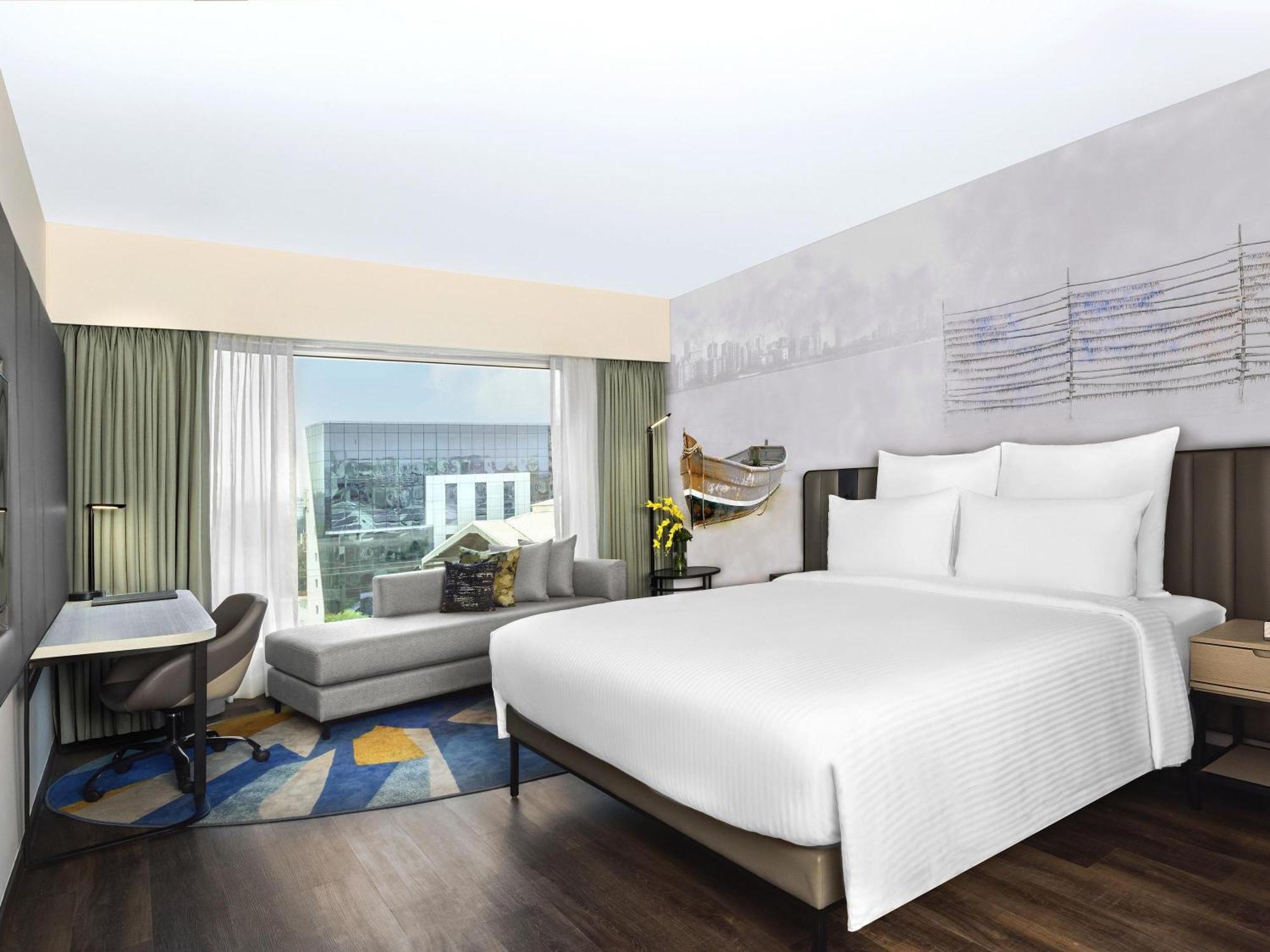 Novotel International Airport Hotel 5*