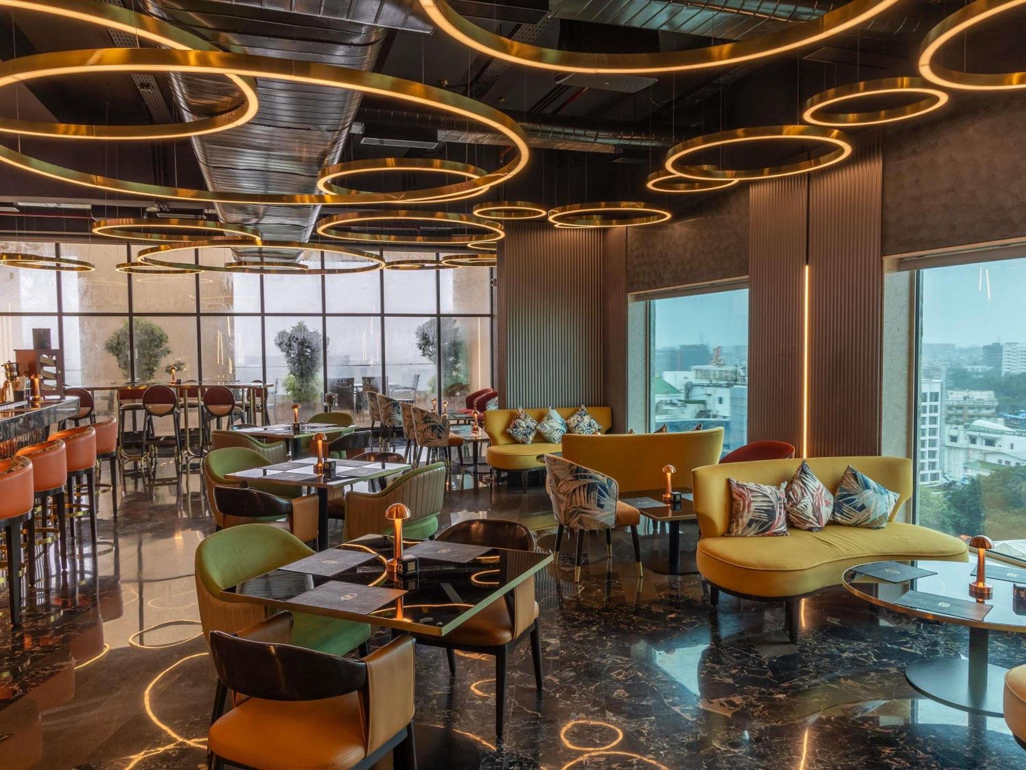 Novotel International Airport 5*