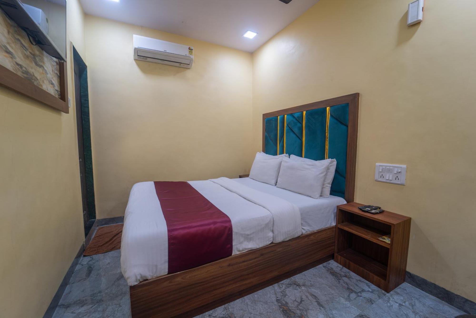 Hotel Aai Om Residency