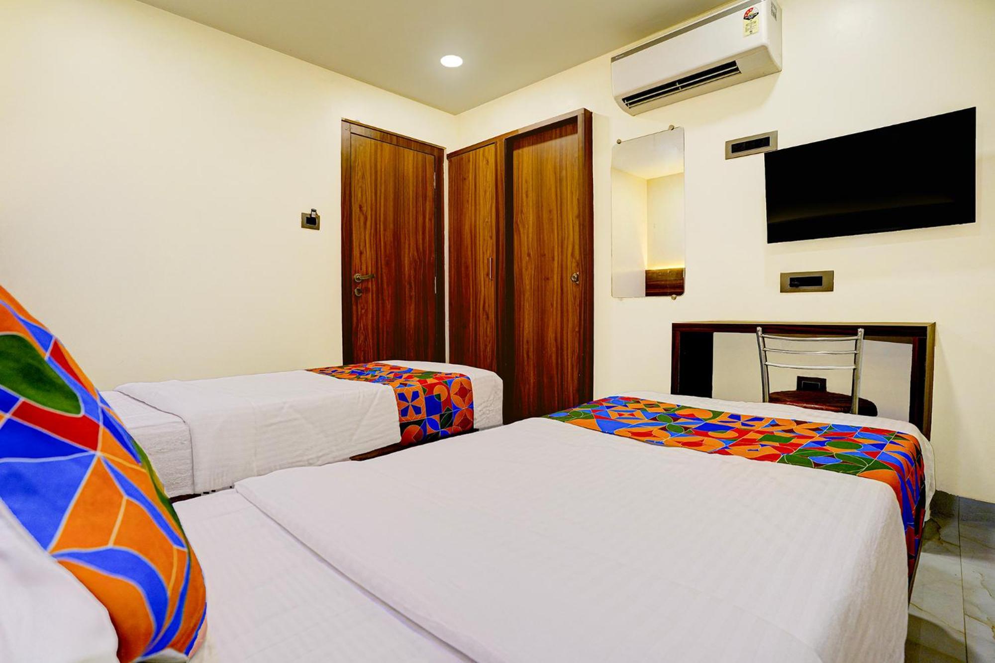 Hotel Fabhotel Majestic Crest 3*