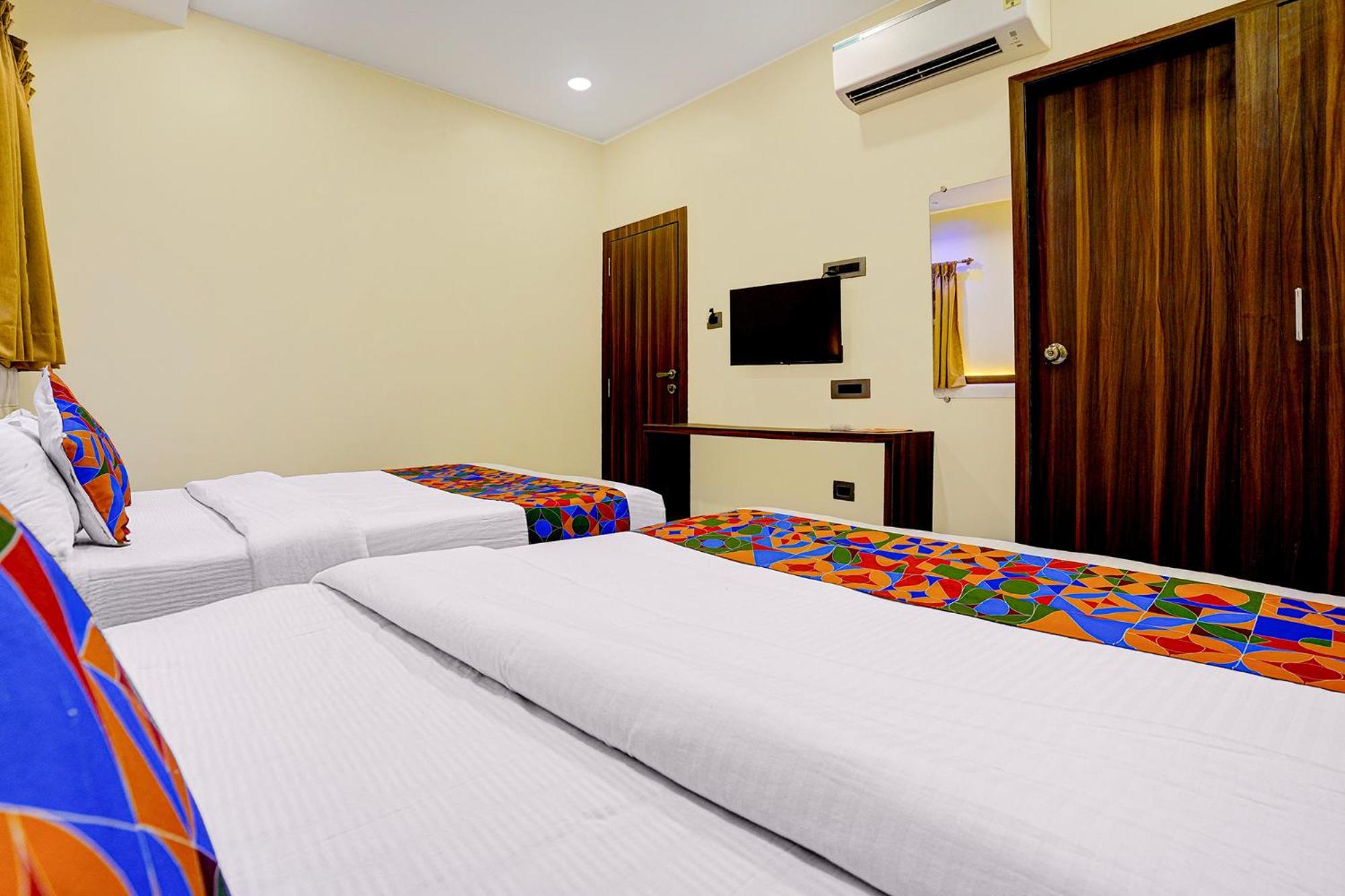 Fabhotel Majestic Crest