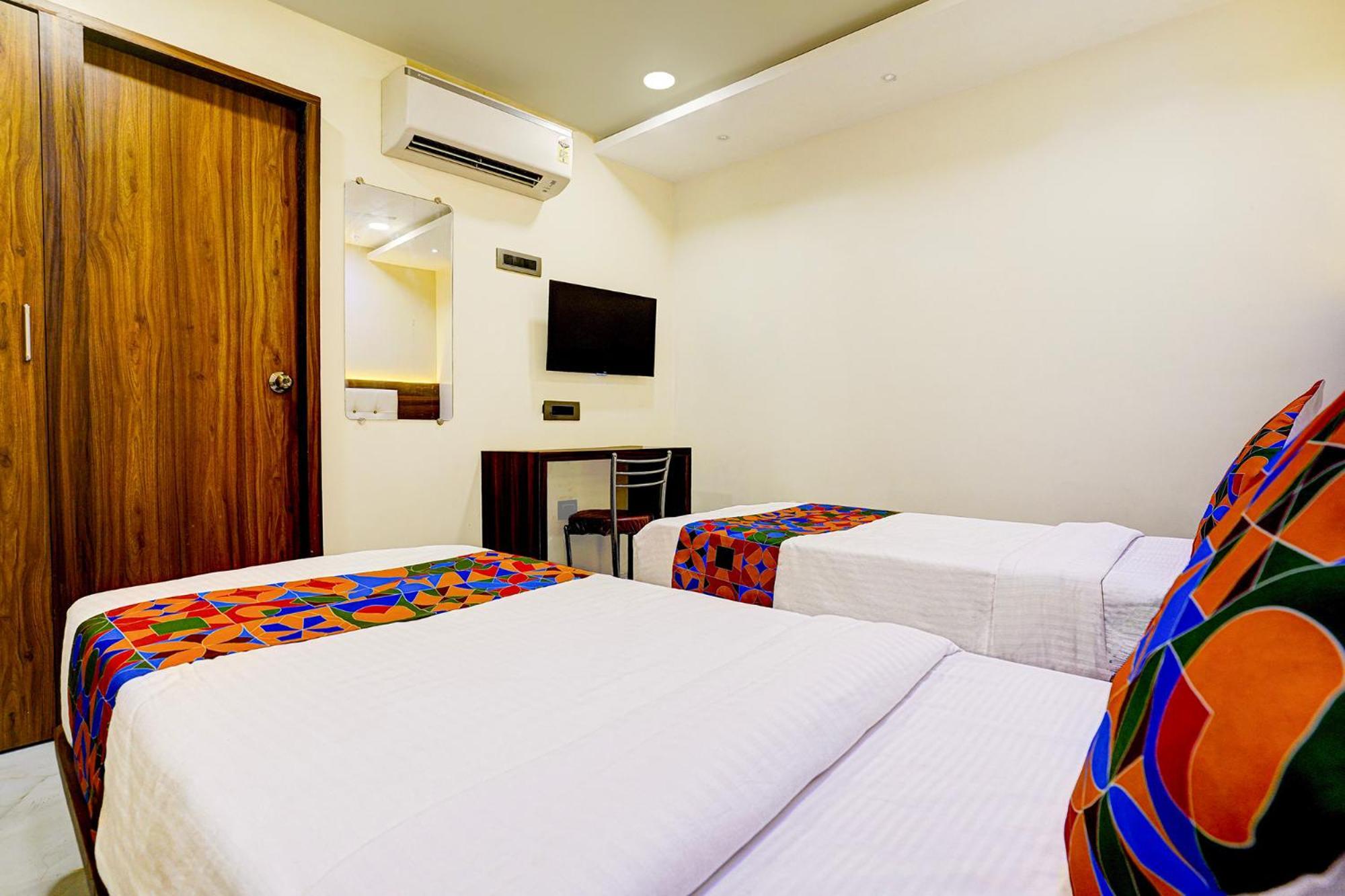 Hotel Fabhotel Majestic Crest 3*