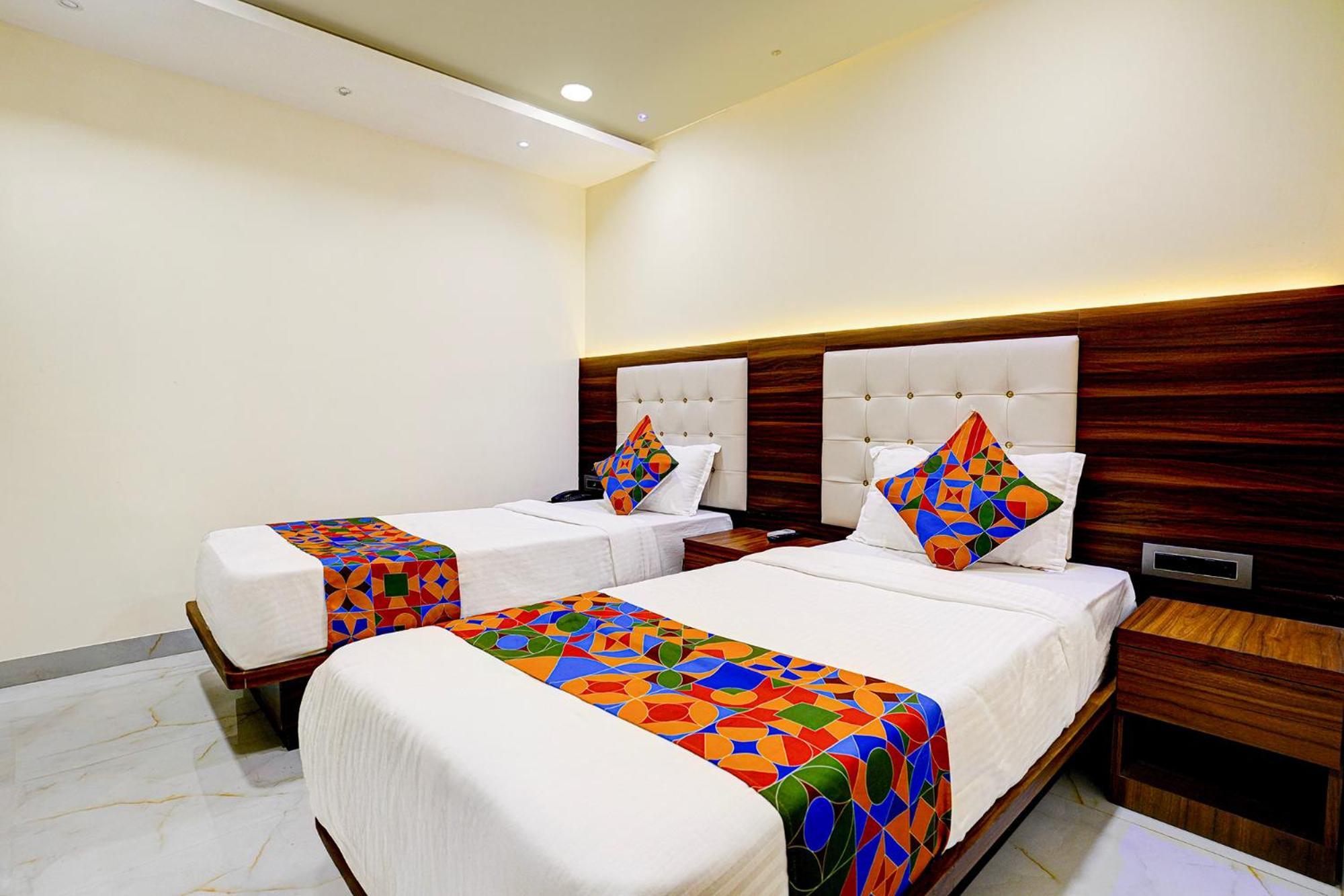 Fabhotel Majestic Crest 3*