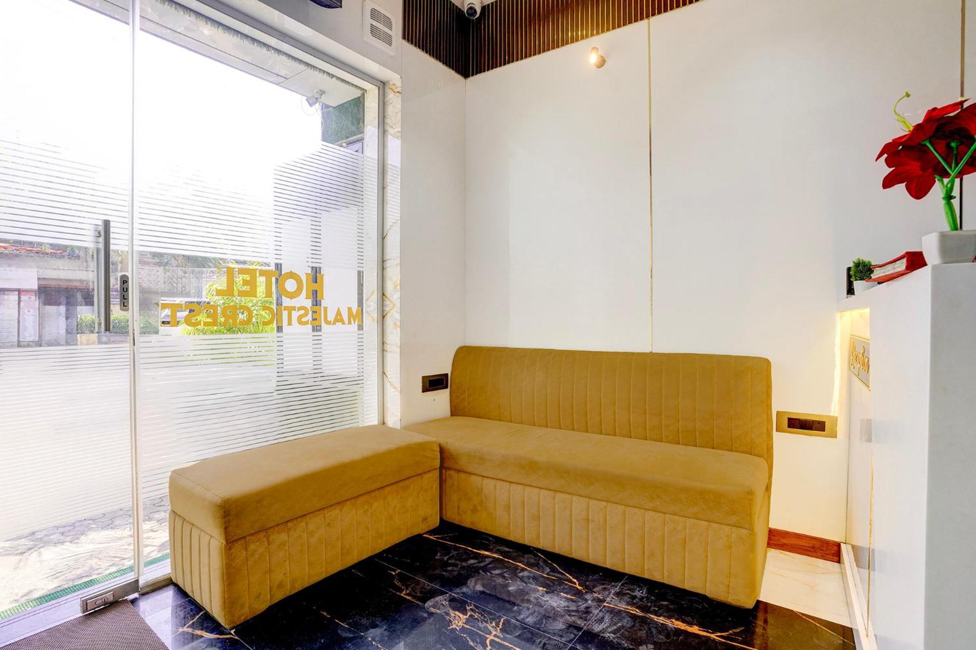 Hotel Fabhotel Majestic Crest