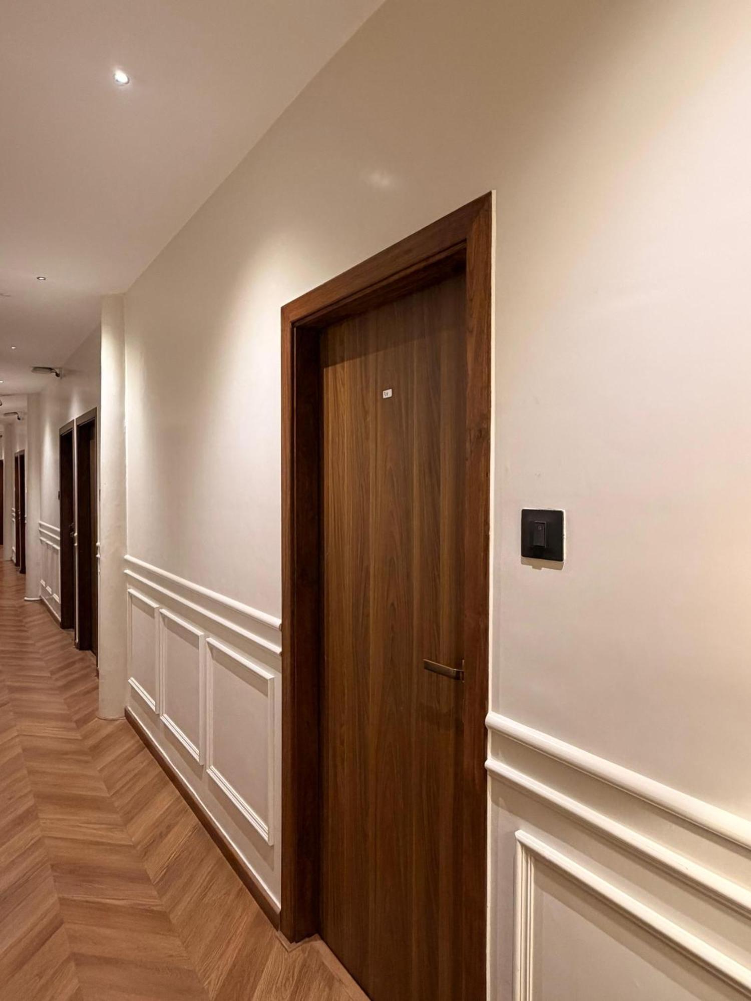 Palm Breeze - Colaba Hotel