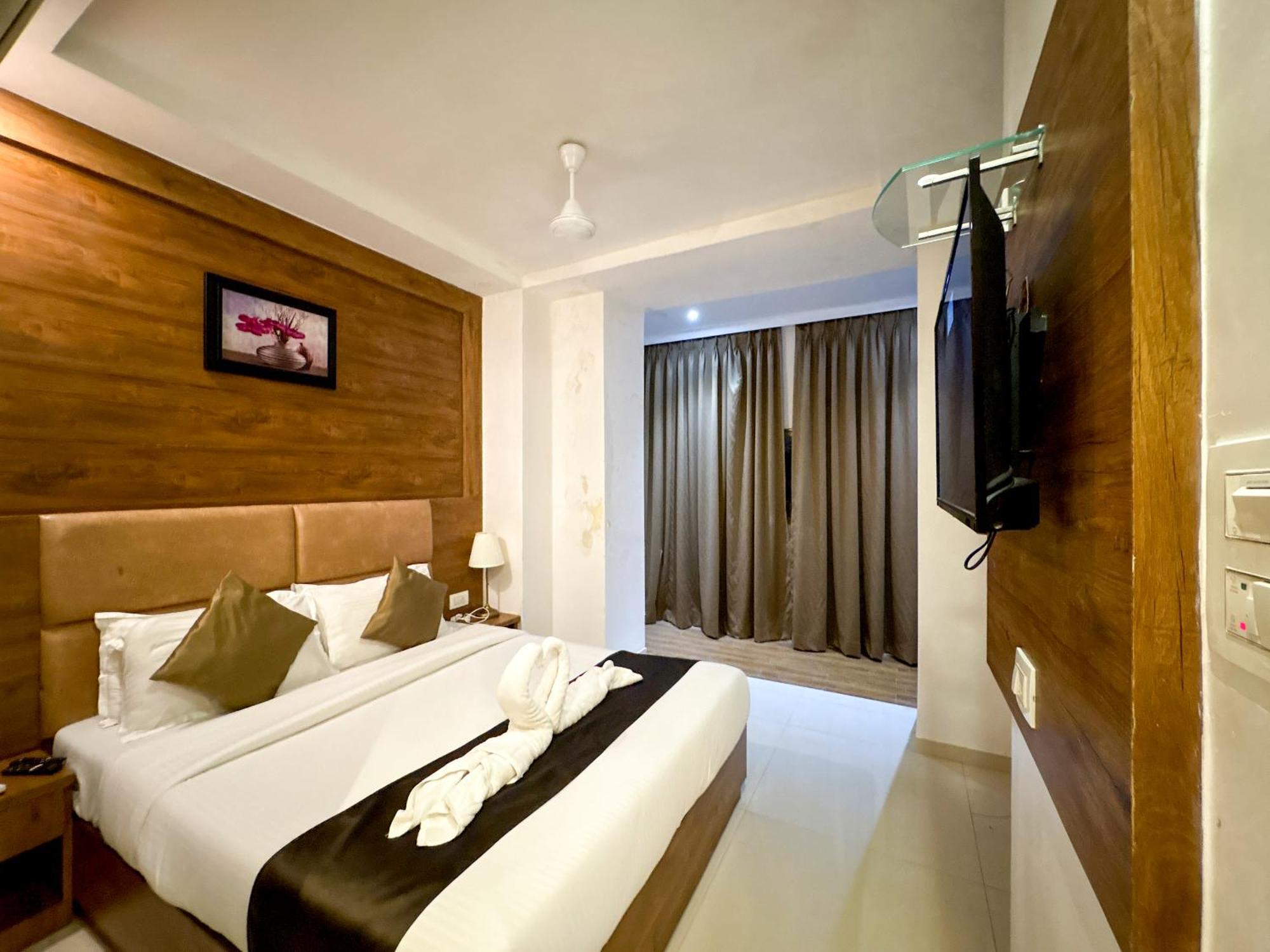 Hotel Palm Breeze - Colaba Mumbai