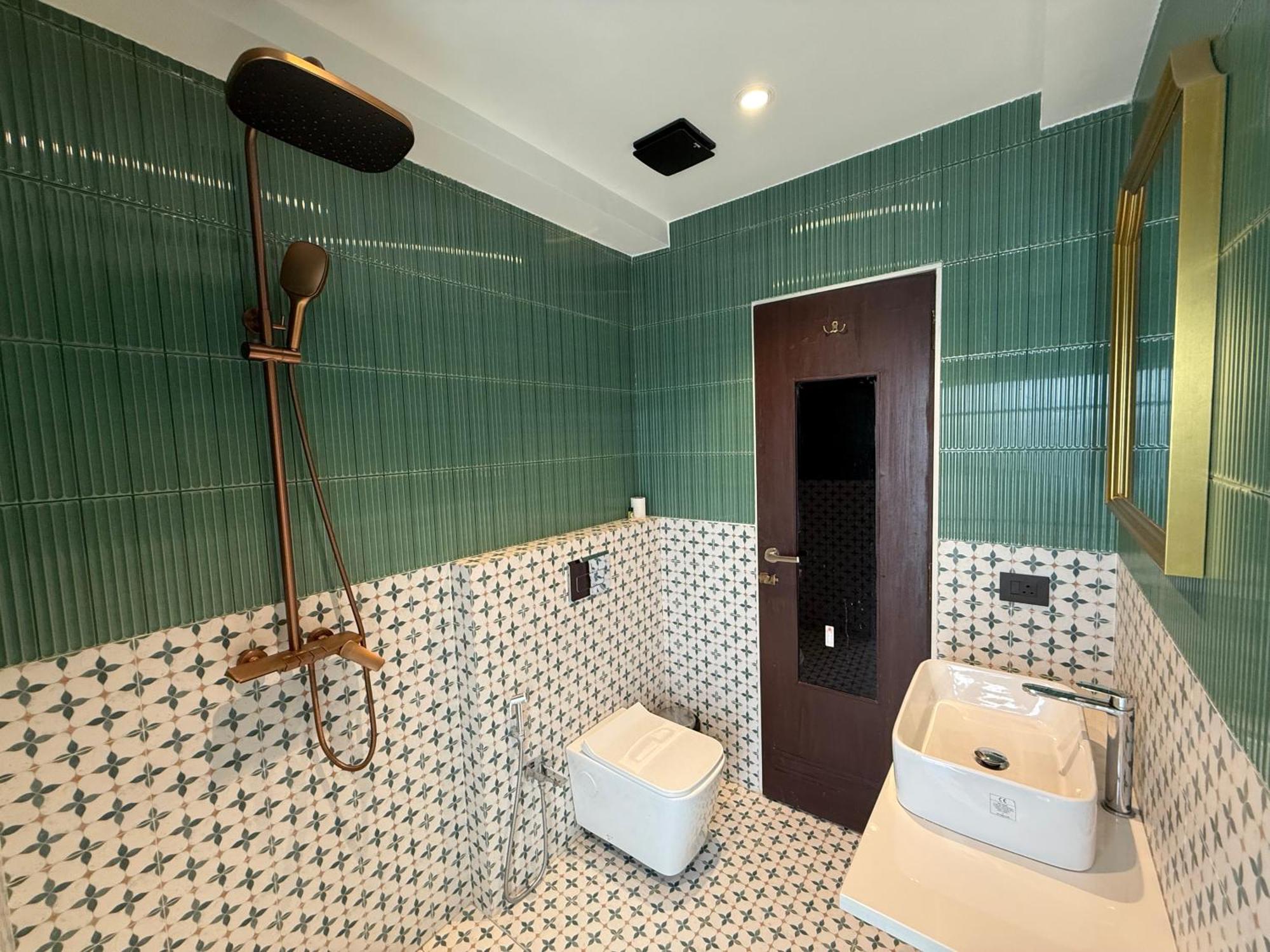 Hotel Palm Breeze - Colaba