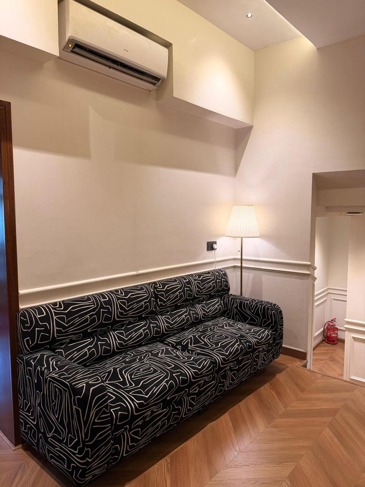 Hotel Palm Breeze - Colaba Mumbai