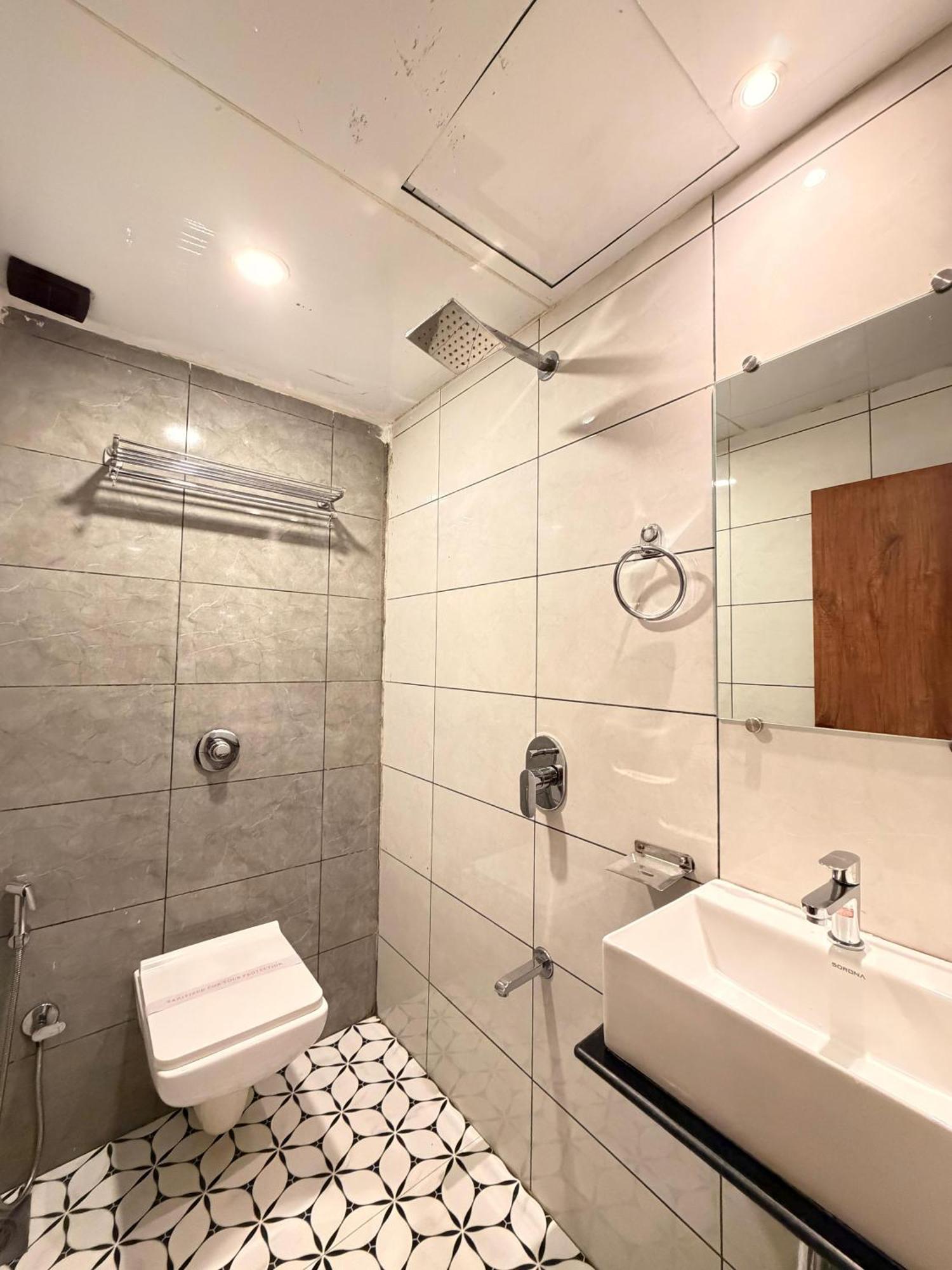 Hotel Palm Breeze - Colaba