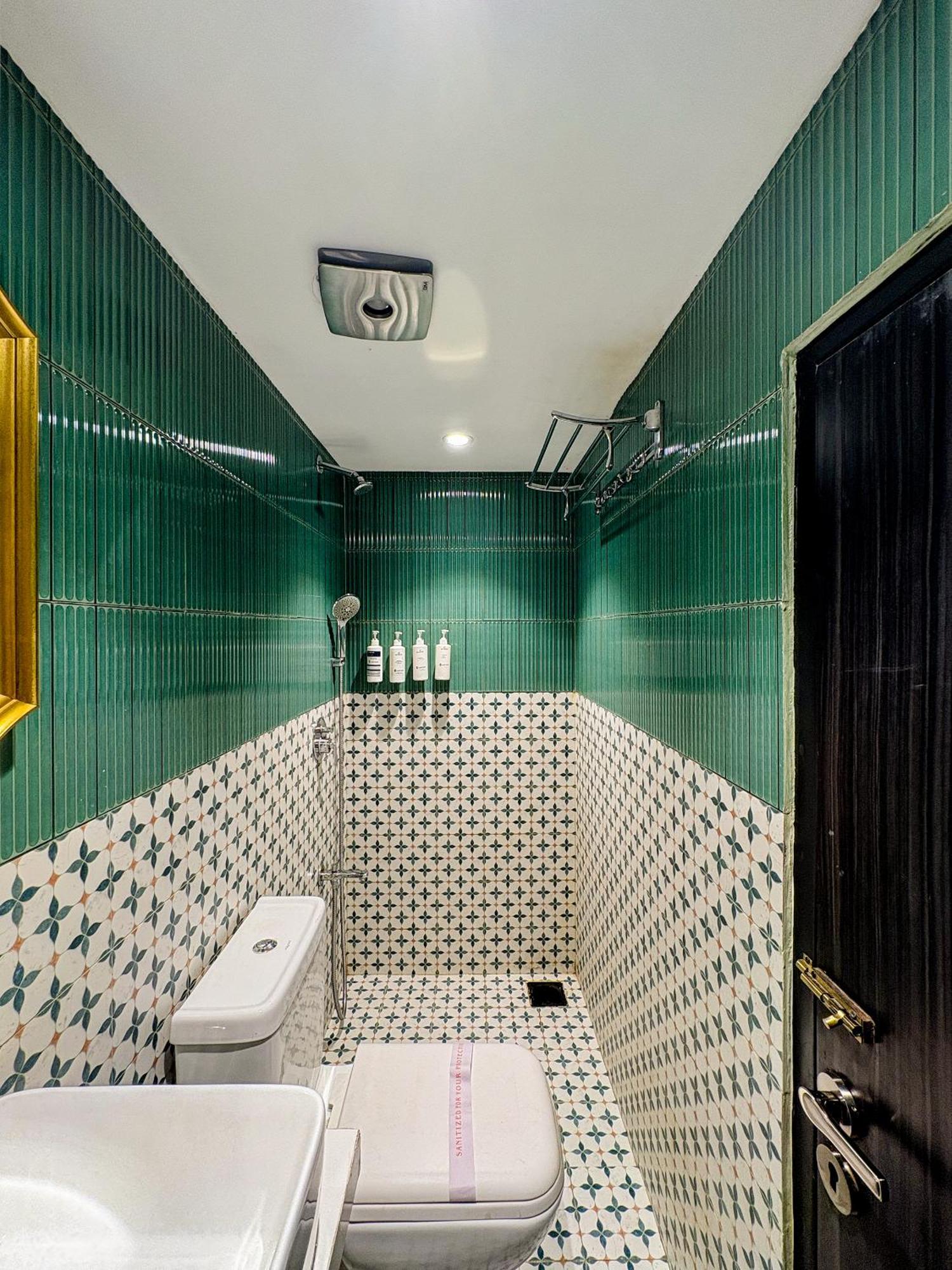 Palm Breeze - Colaba Mumbai