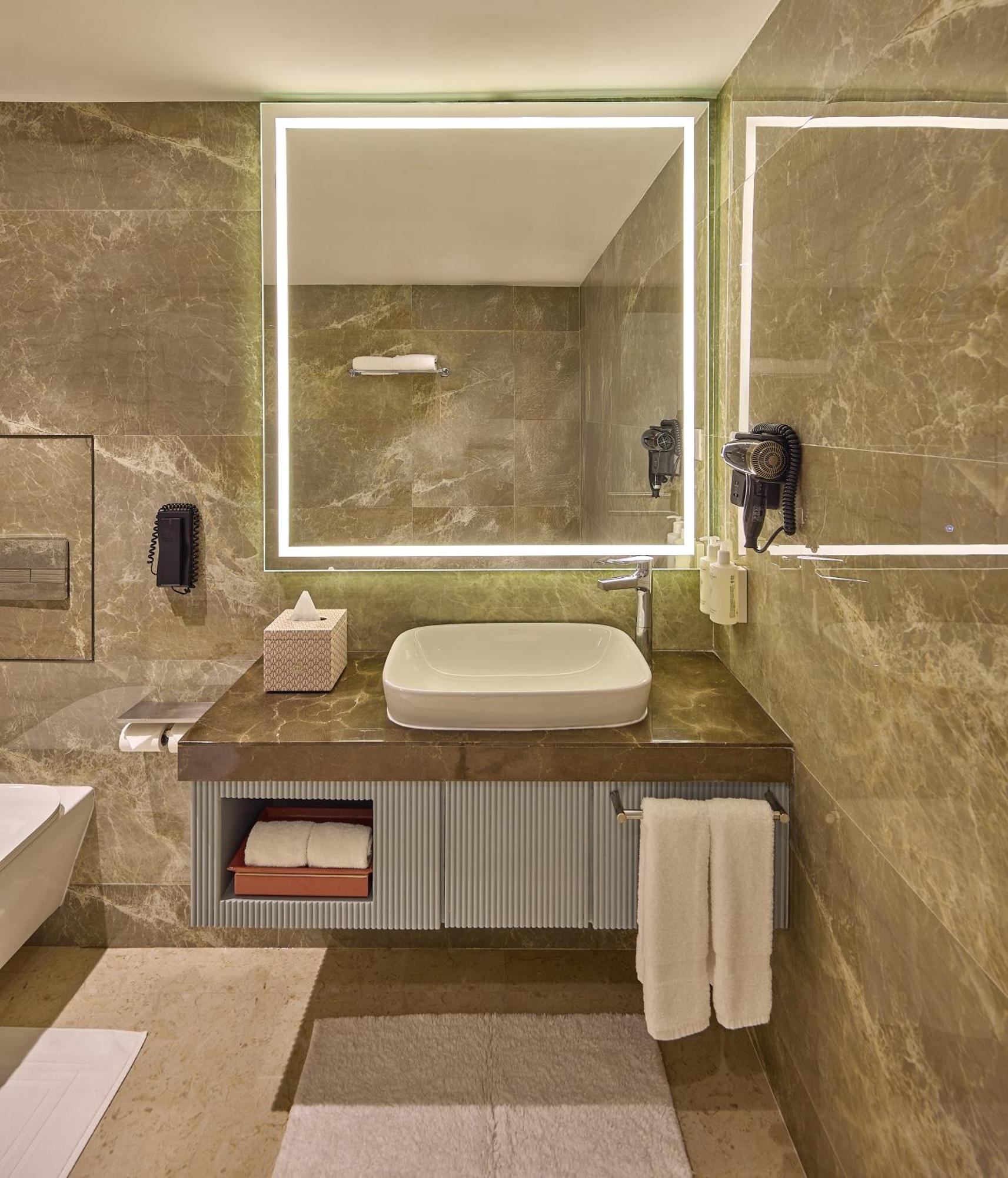 Hotel Iconiqa - The Lifestyle Hotel Of Mumbai