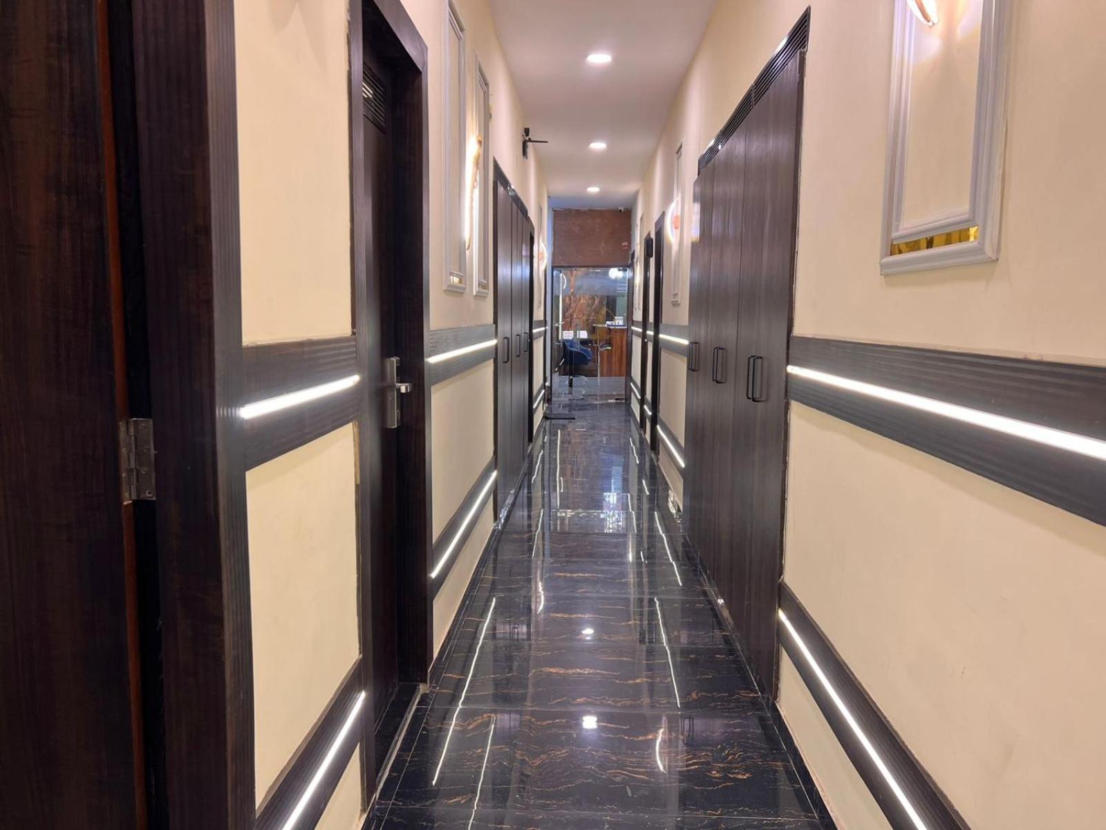 Hotel Sky By Glitz Nr Internatinational Airport Mumbai