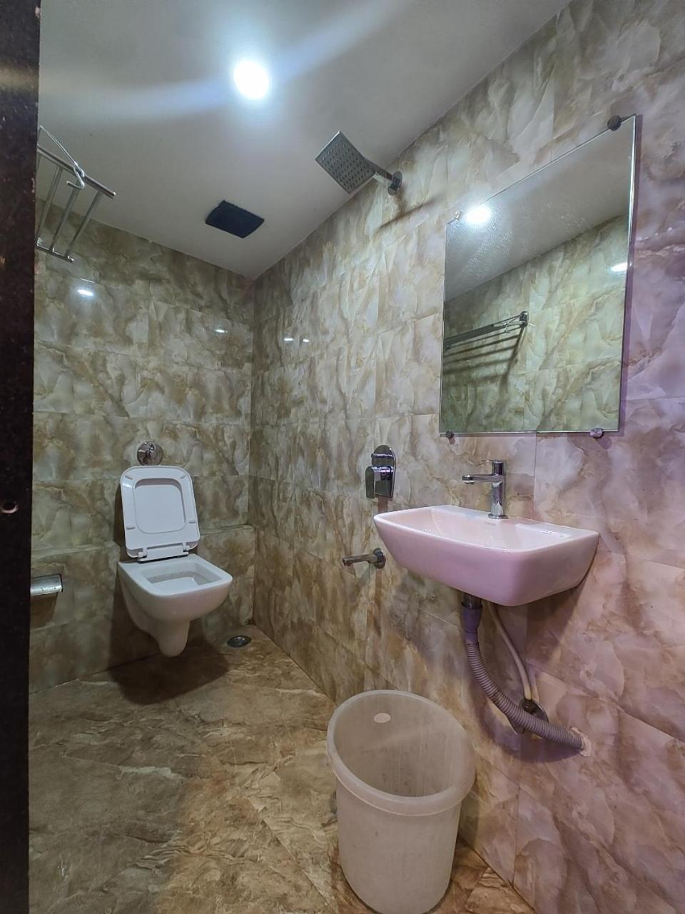 Glitz The Rio - Nr Solitaire Corporate Business Park Guest house 2*