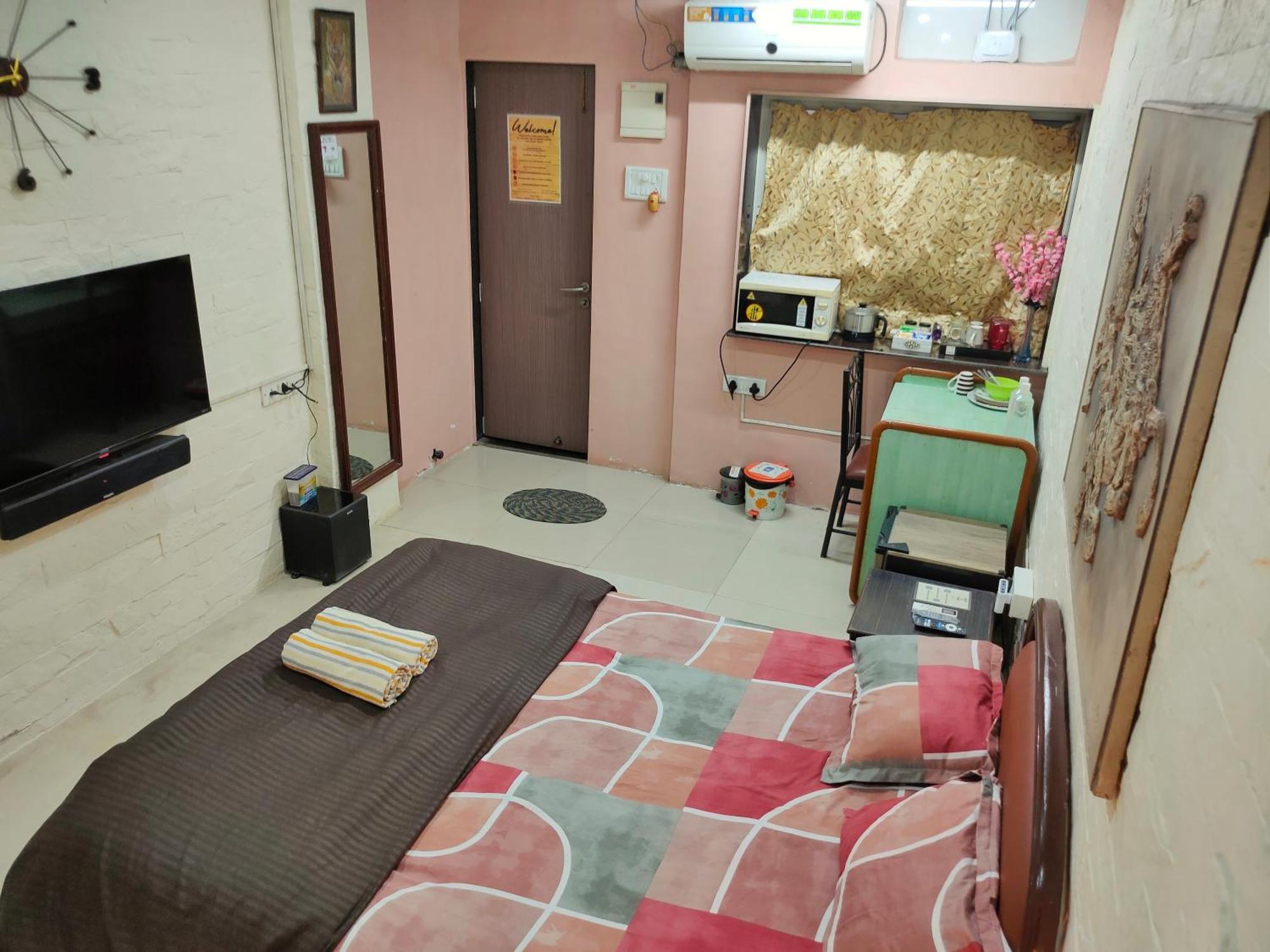 Ivory Room, Ac, Smart Tv, Ensuite, Independent Homestay *