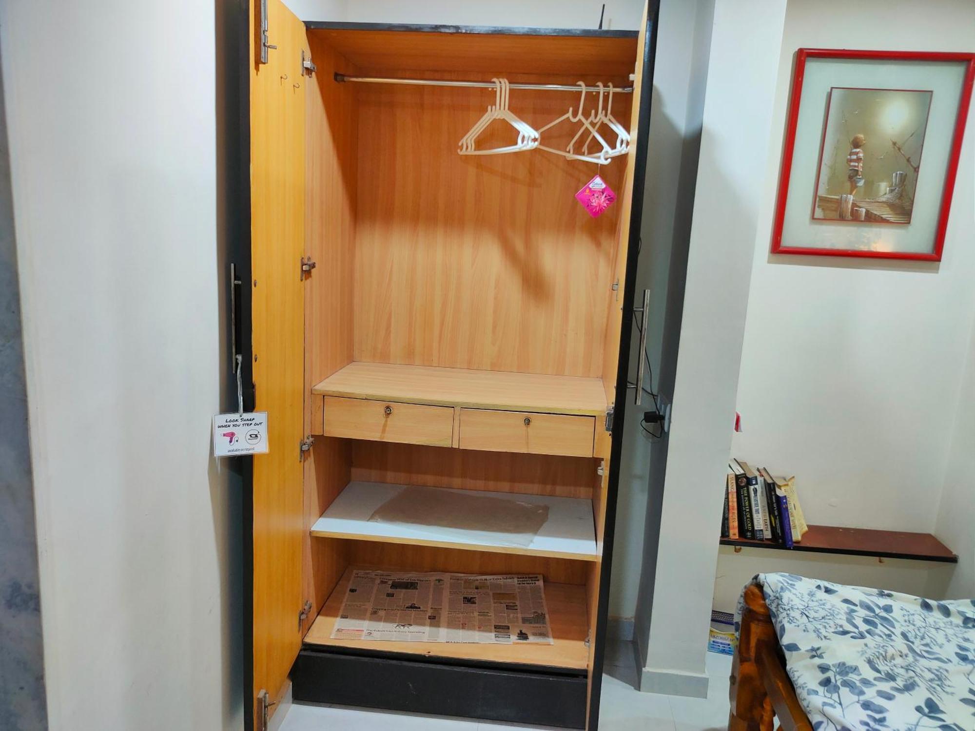 Ebony - Ac, Kitchenette, Ensuite, Independent Homestay *