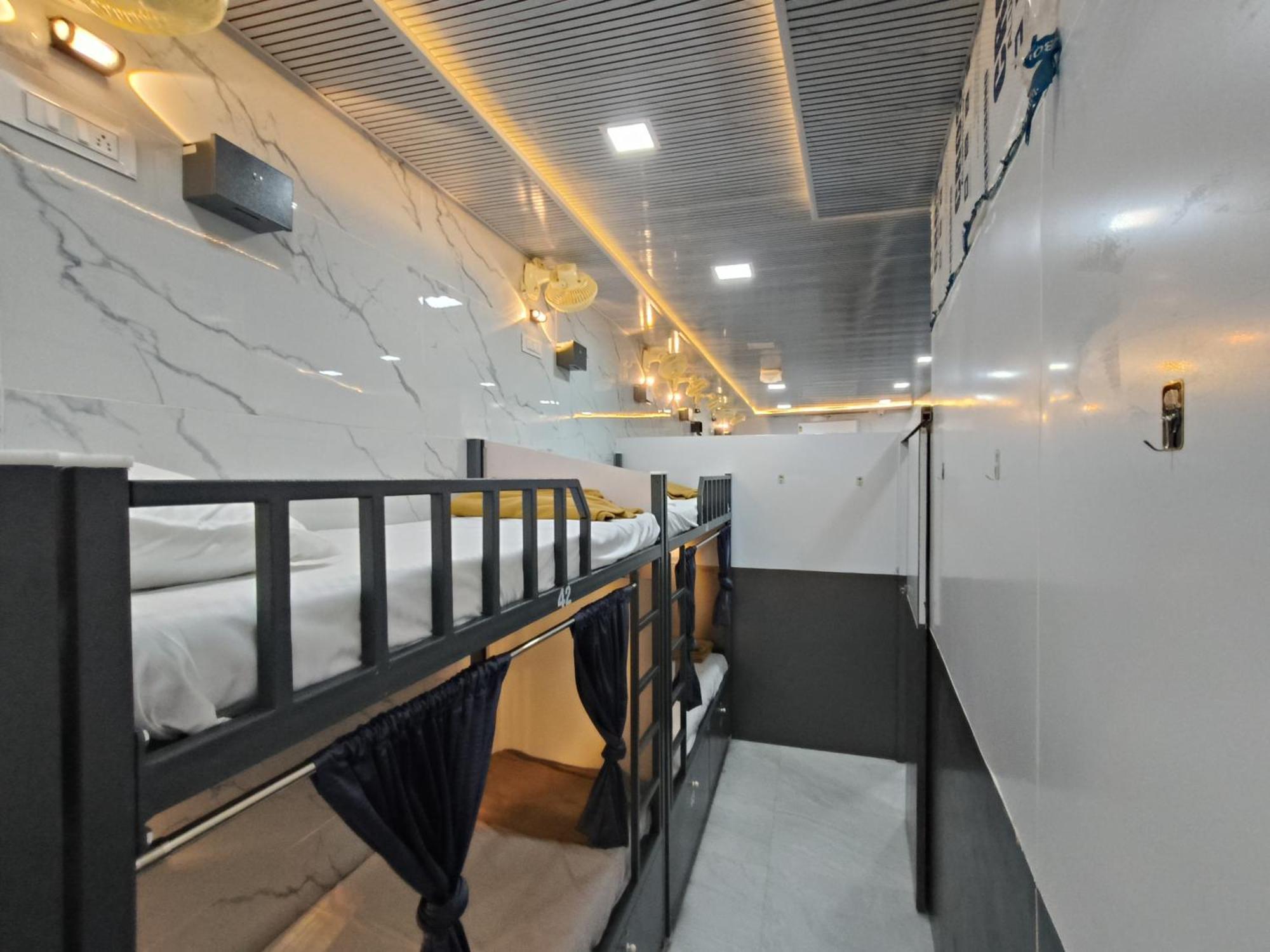 Basera And Separate For Group In Andheri East - Marol Hostel *