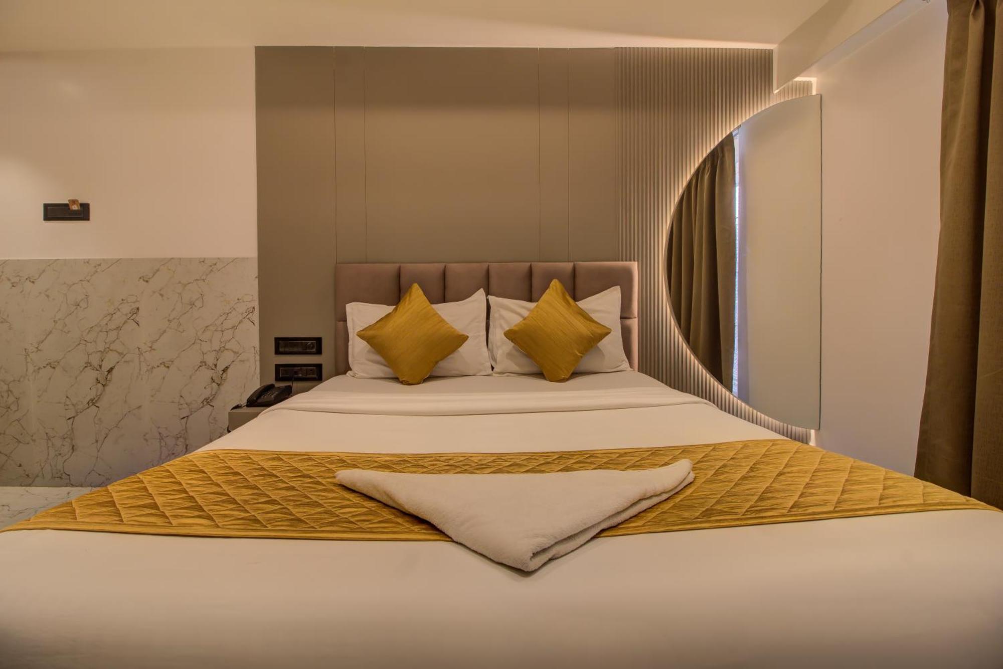 Hotel Malad Opposite Malad Railway Station