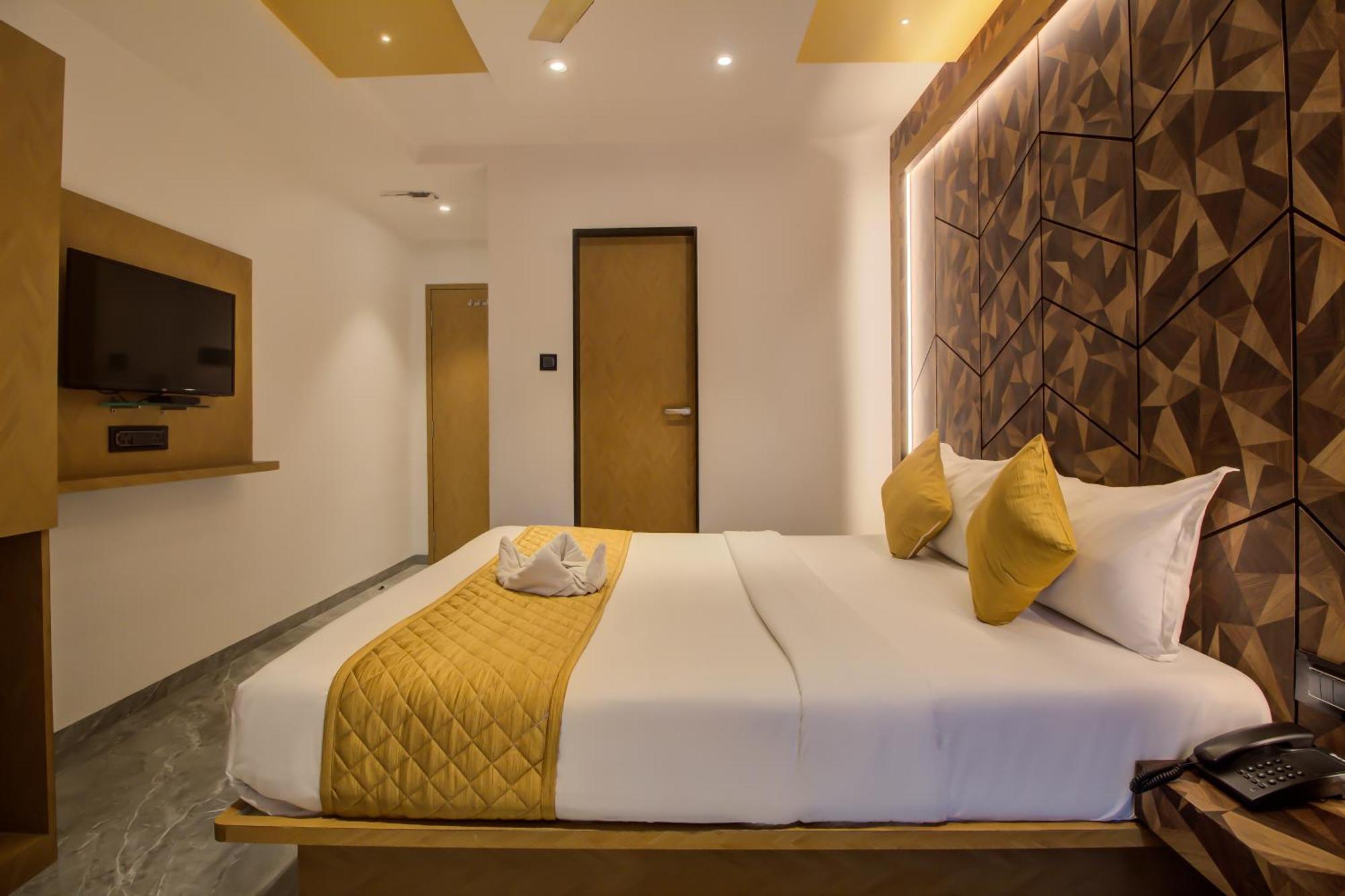 Malad Opposite Malad Railway Station Hotel