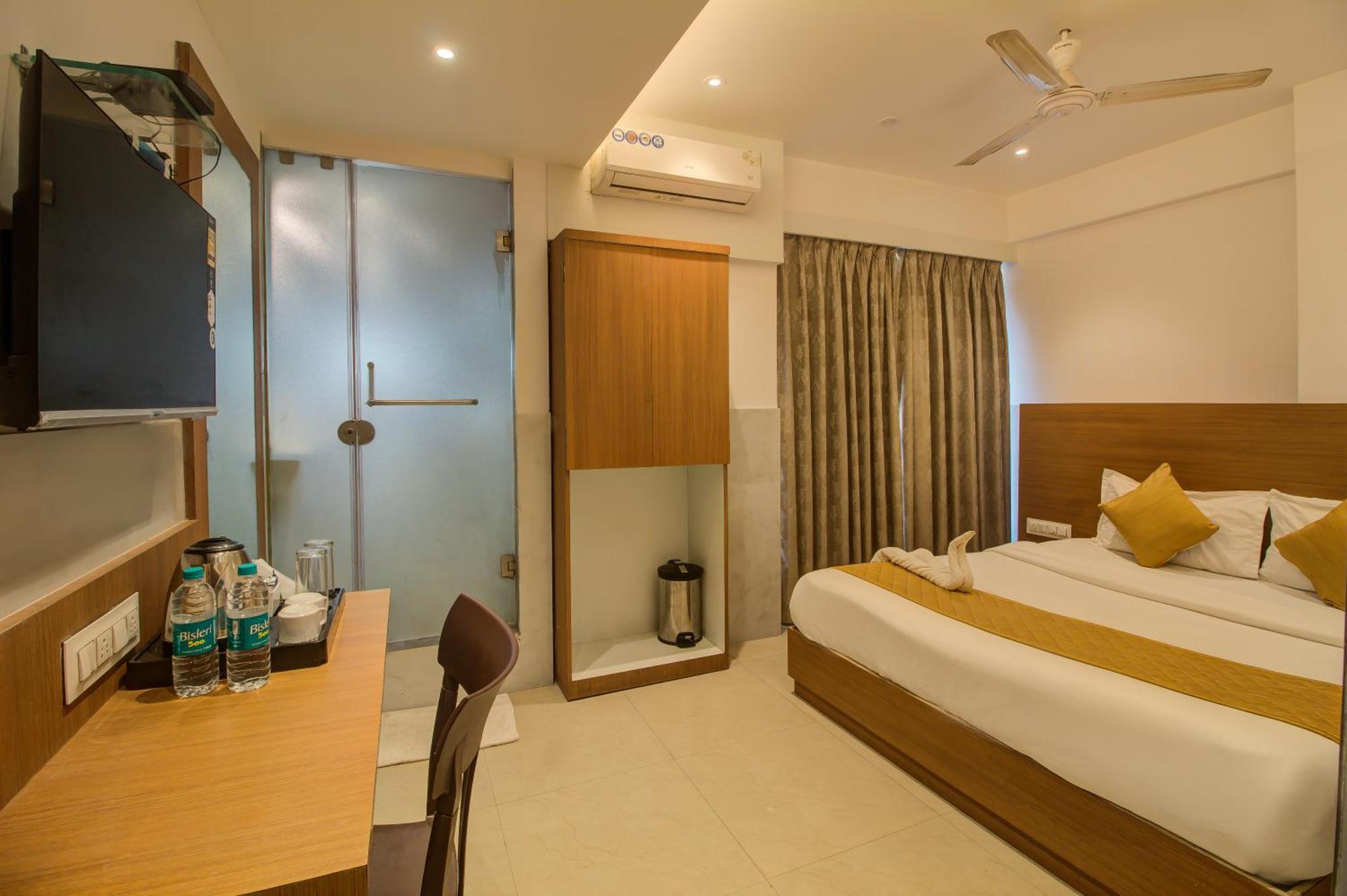 Malad Opposite Malad Railway Station Hotel 3*
