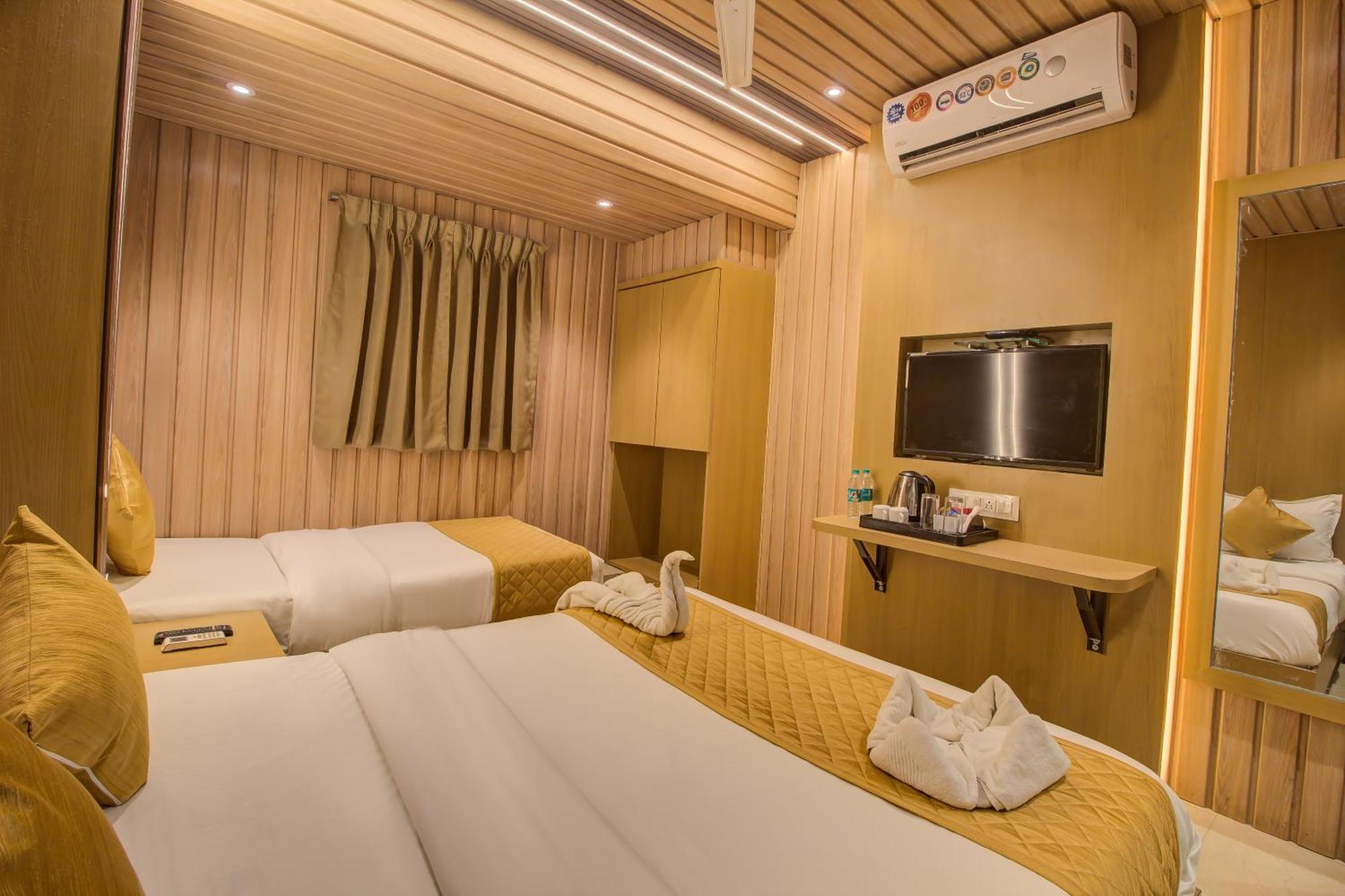 Malad Opposite Malad Railway Station