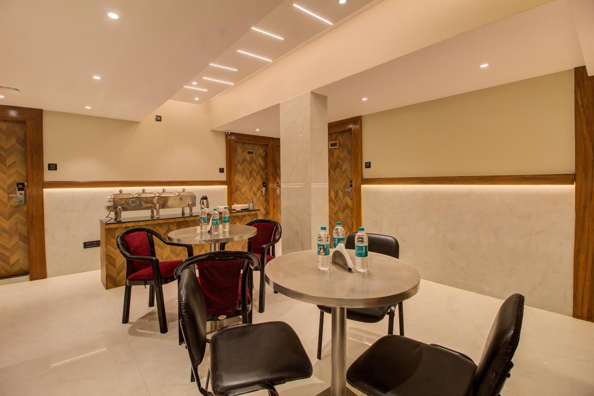 Malad Opposite Malad Railway Station Hotel 3*