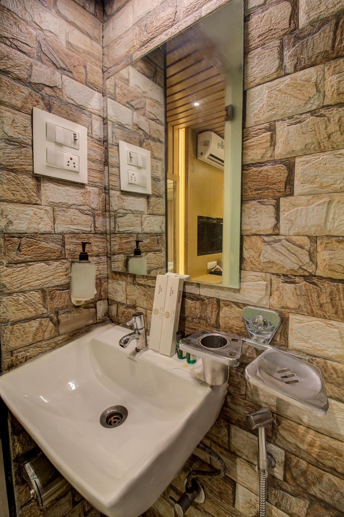 Hotel Malad Opposite Malad Railway Station 3*