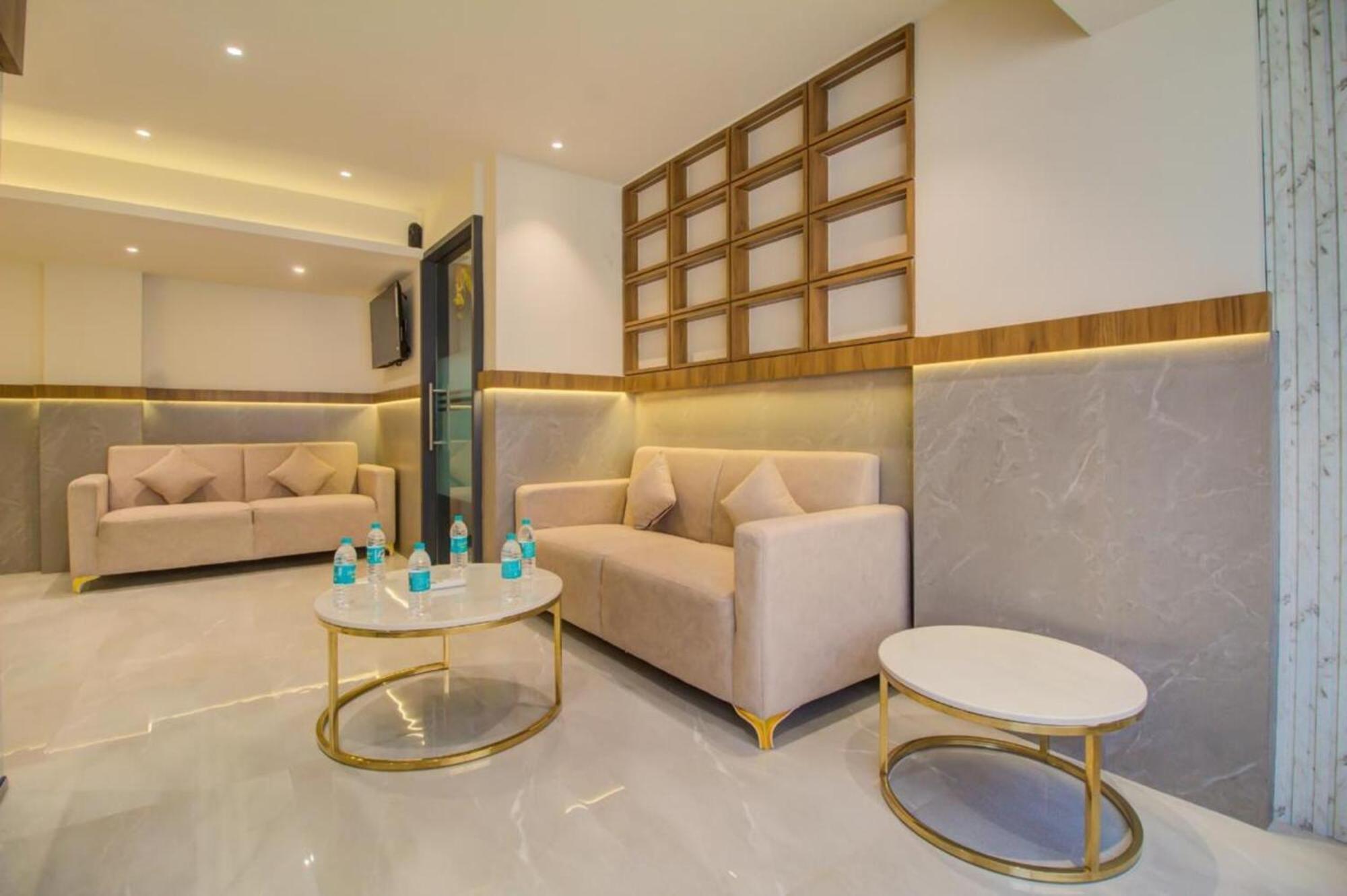 Malad Opposite Malad Railway Station 3*