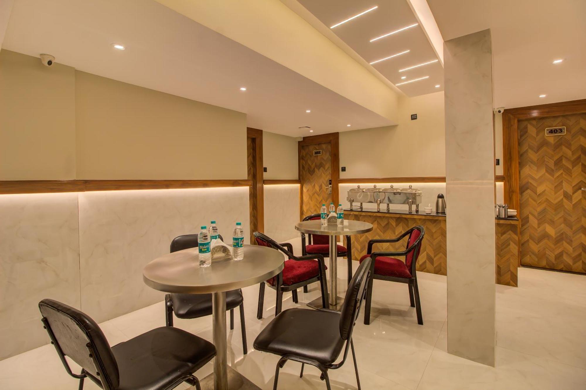 Malad Opposite Malad Railway Station Hotel 3*