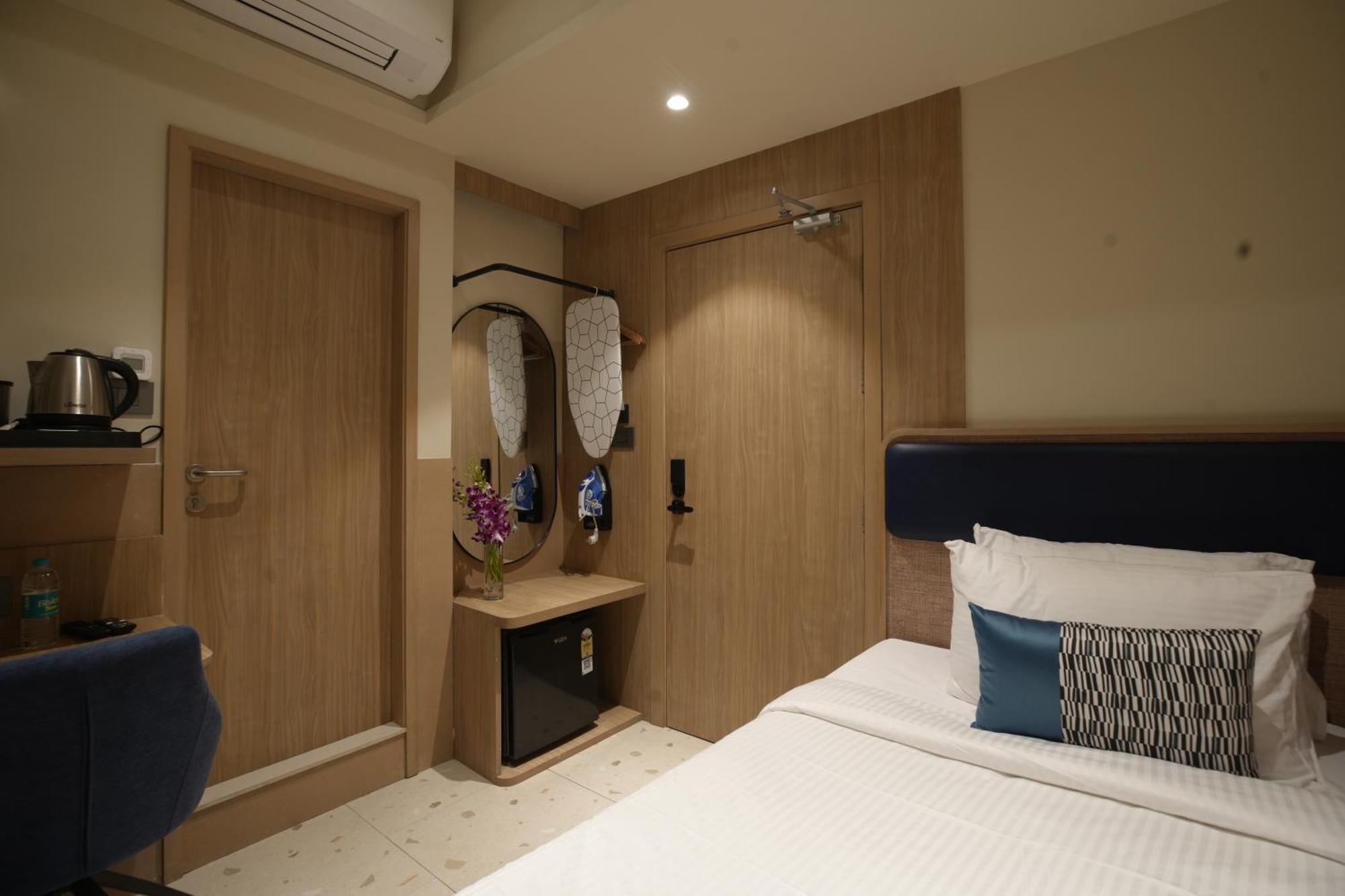 Indie Nesco Goregaon Hotel