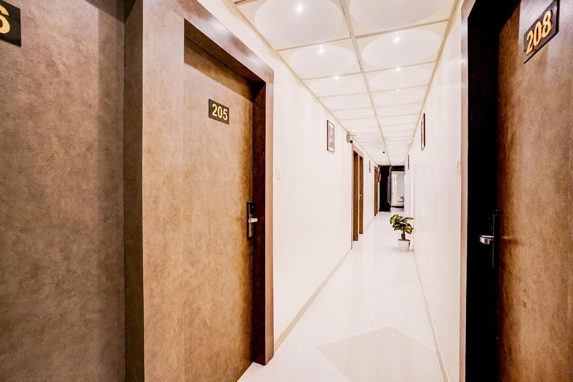 Fabhotel Abrol 3*