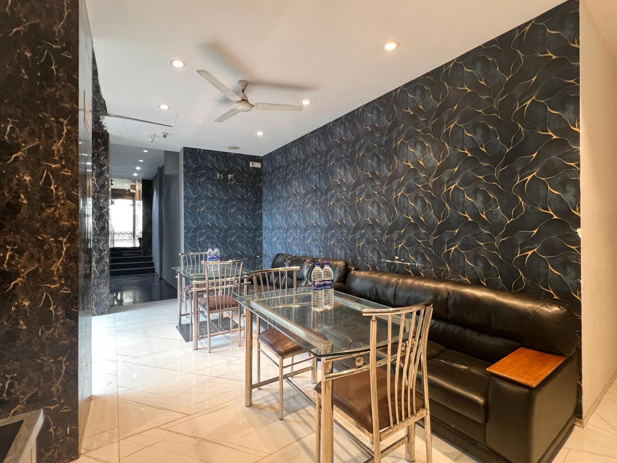 Kailash Park Near International Airport T2 3*