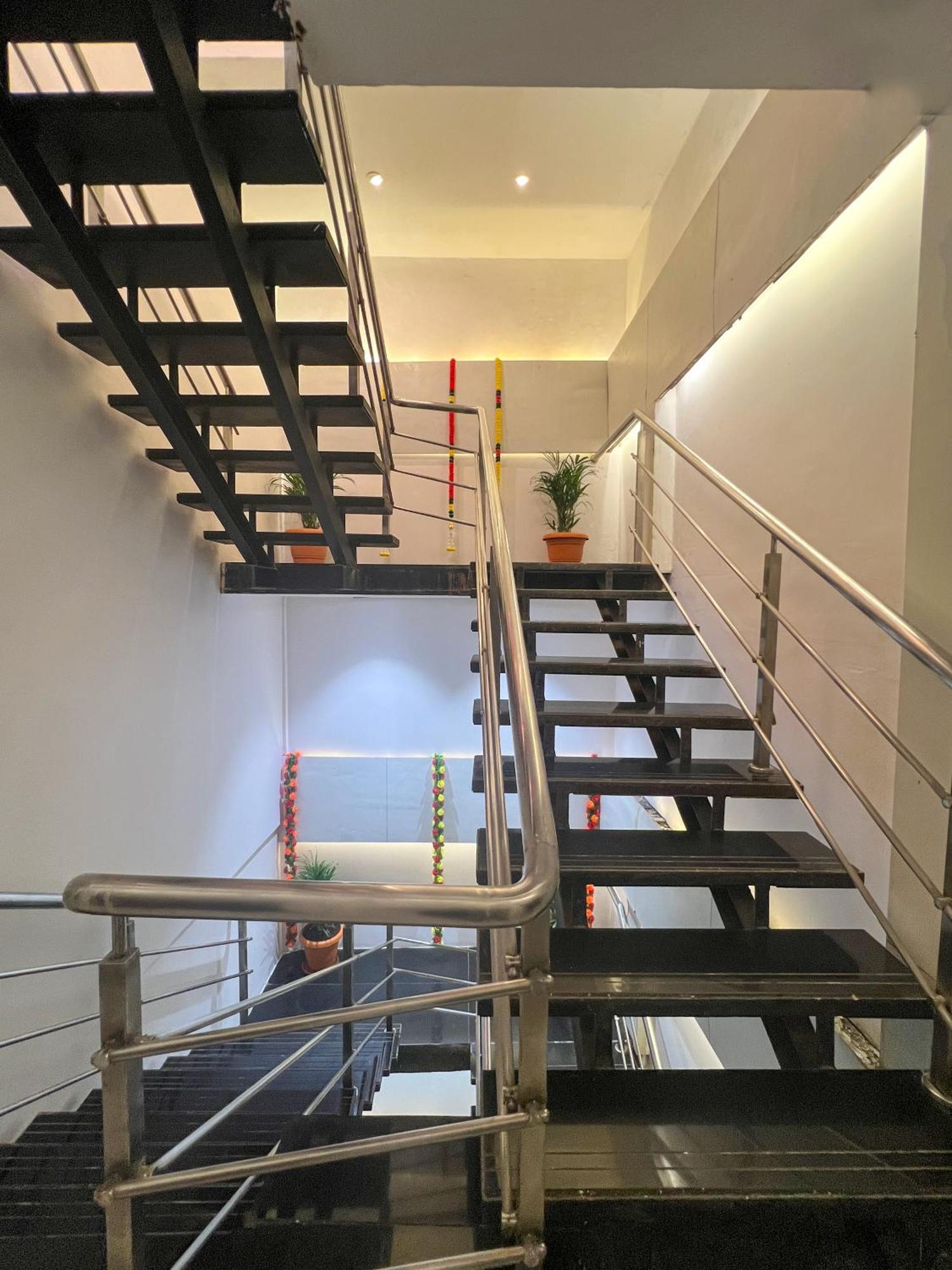 Kailash Park Near International Airport T2